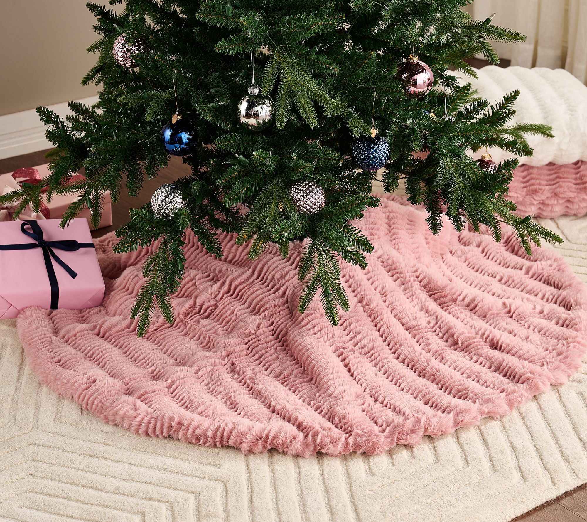 BFF Collection 54" Slouched Faux Fur Tree Skirt