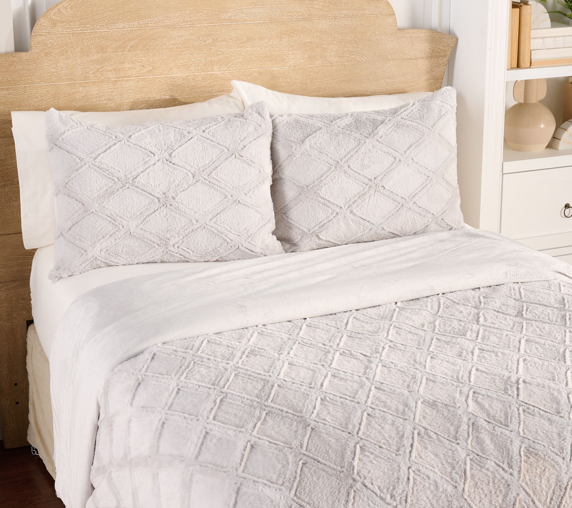 Hotel du Cobb Diamond Coverlet Set - Twin by Dennis Basso