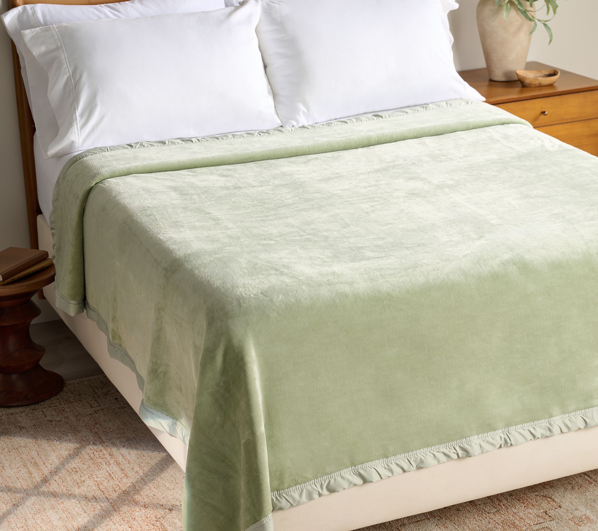 Home Reflections Velvet Plush Blanket w/ Satin Trim-King