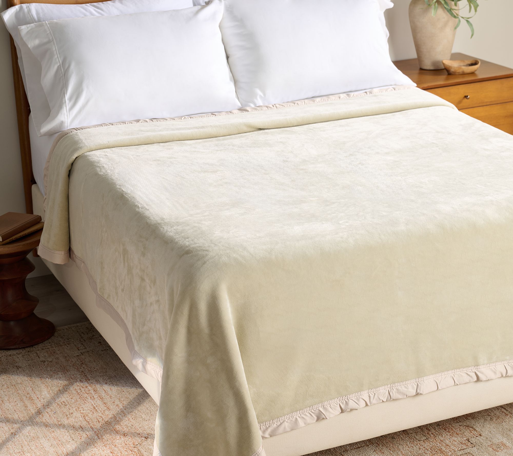 Home Reflections Velvet Plush Blanket w/ Satin Trim-King