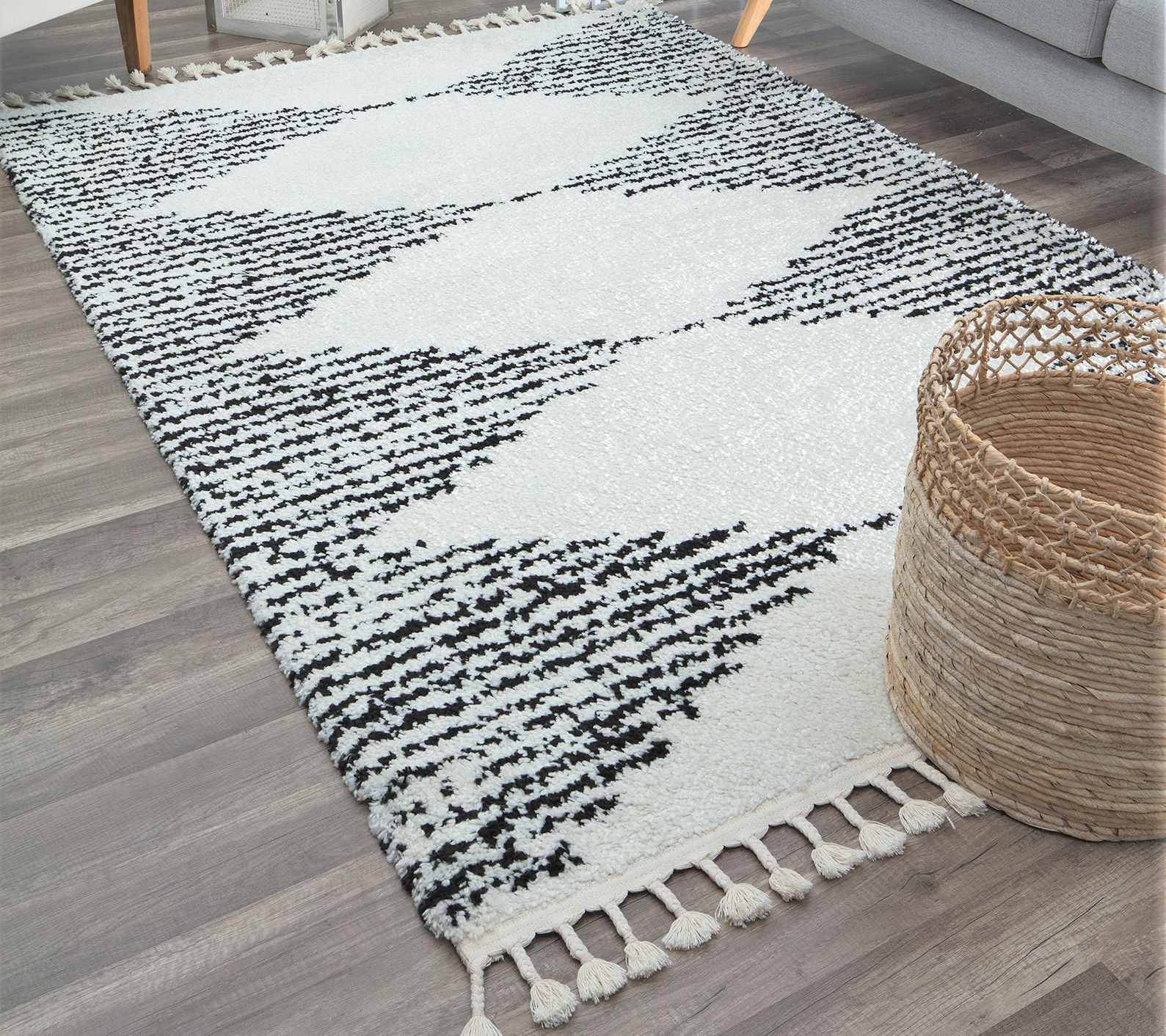 CosmoLiving Moon MS30 Tribal Moroccan 8' x 10' Area Rug