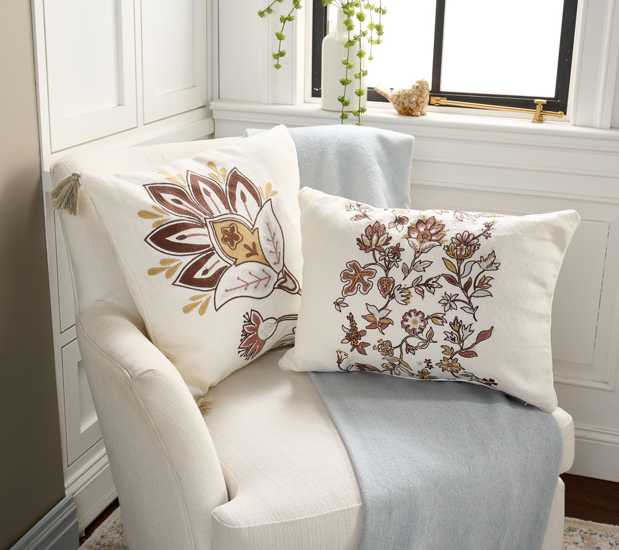 Home Reflections S/2 Jacobean Floral Decorative Pillows