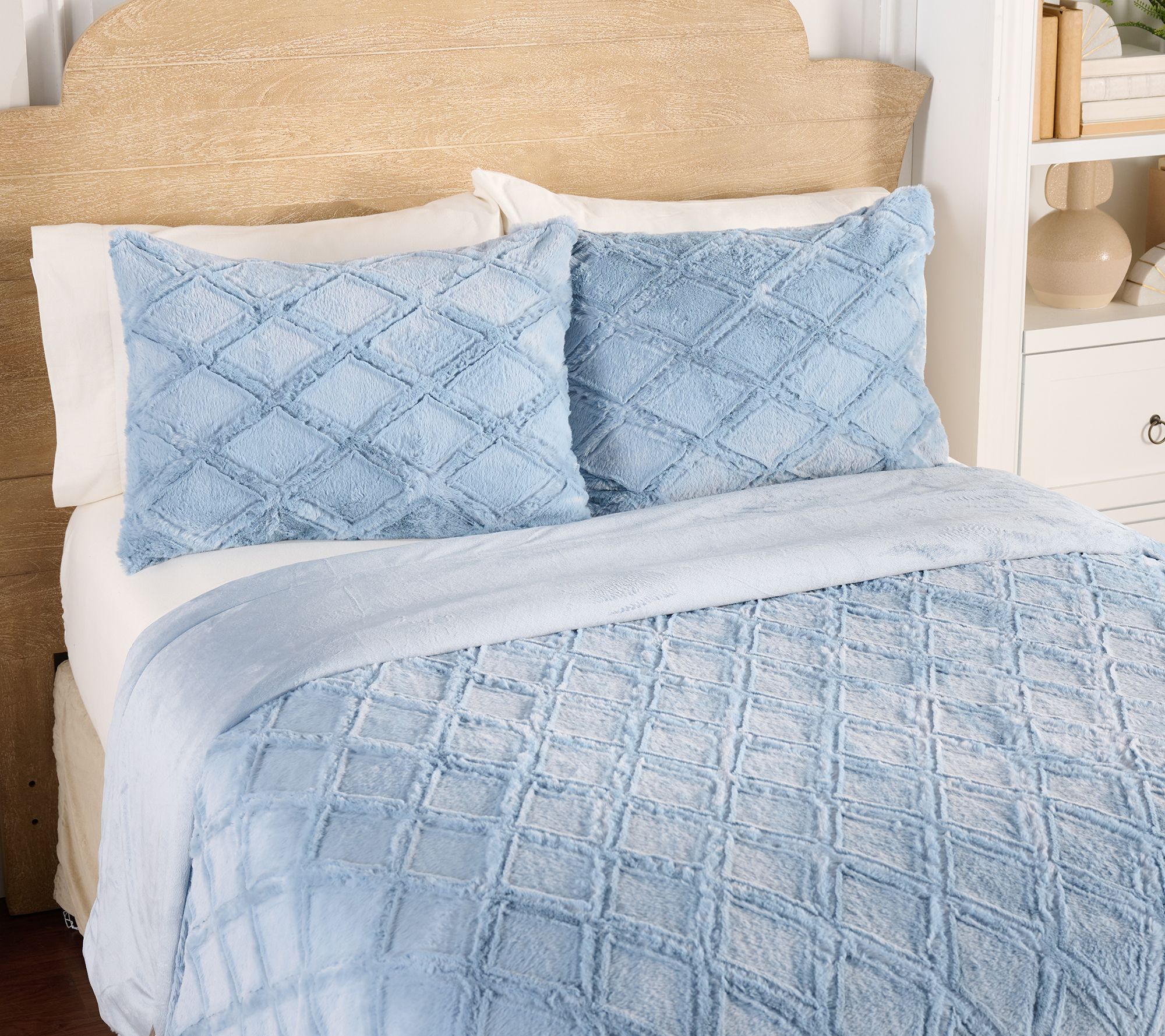 Hotel du Cobb Diamond Coverlet Set - Full/Queen by Dennis Basso