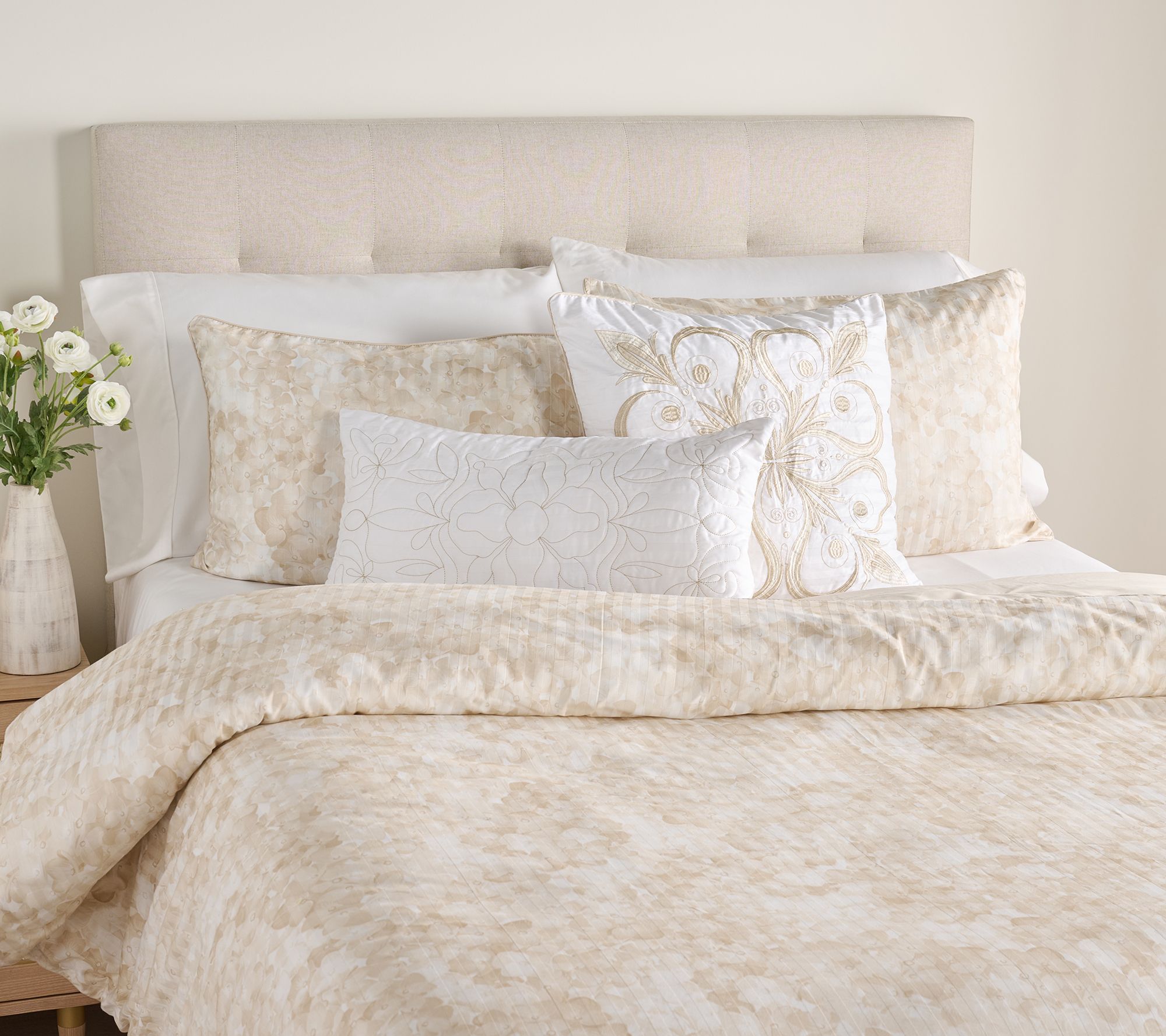 Northern Nights Hydrangea Comforter Set w/ Dec Pillow- Twin