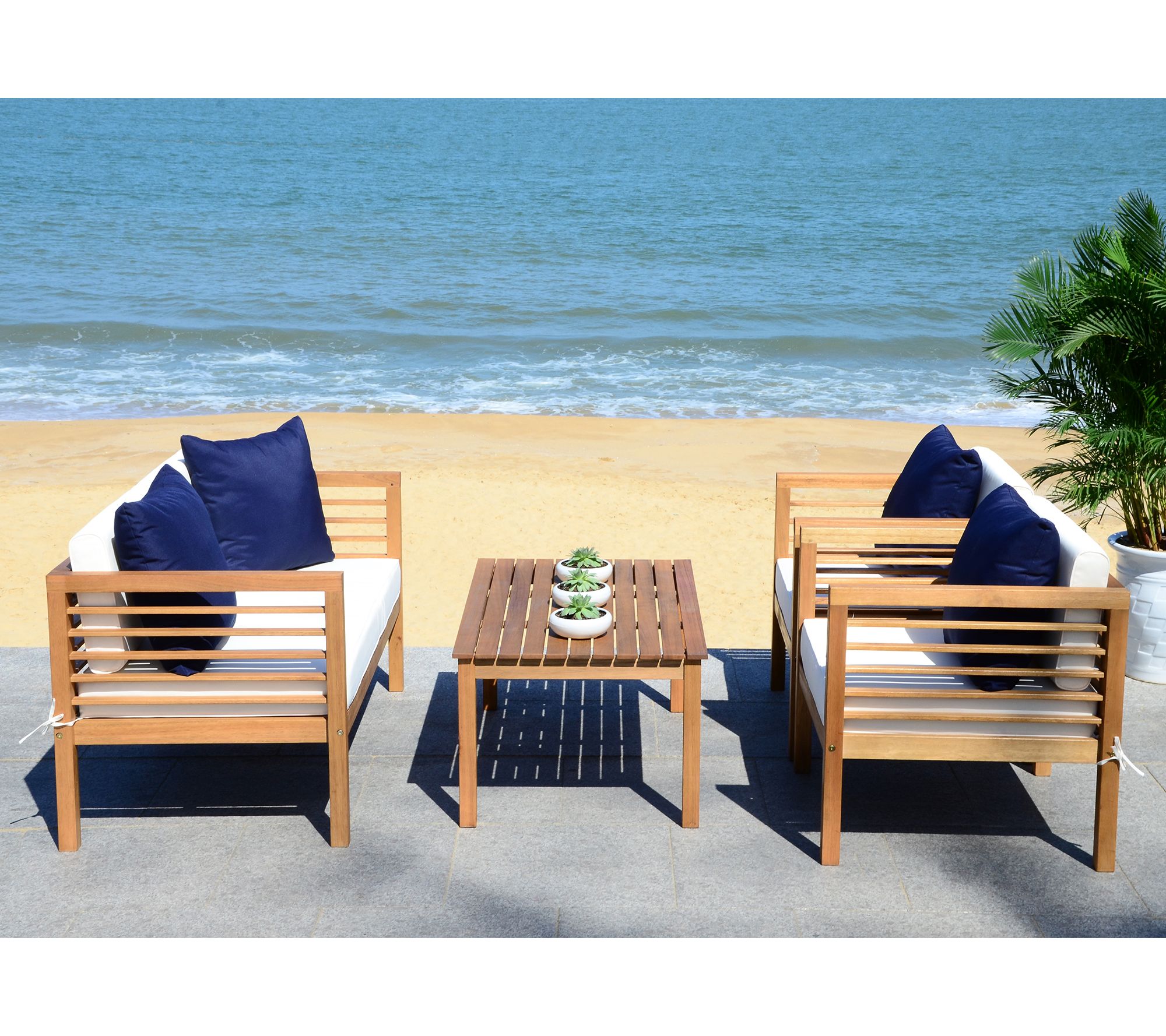 Safavieh Alda 4-Piece Outdoor Set with Accent Pillows