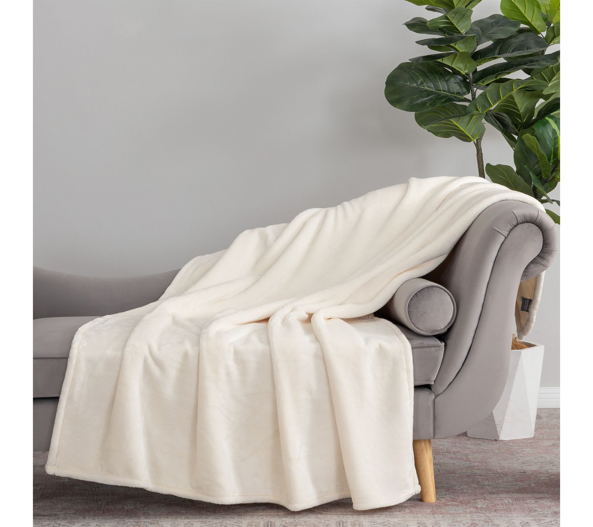 Berkshire Ultrasupreme Velvetsoft 60x70 Throw with Gift Box