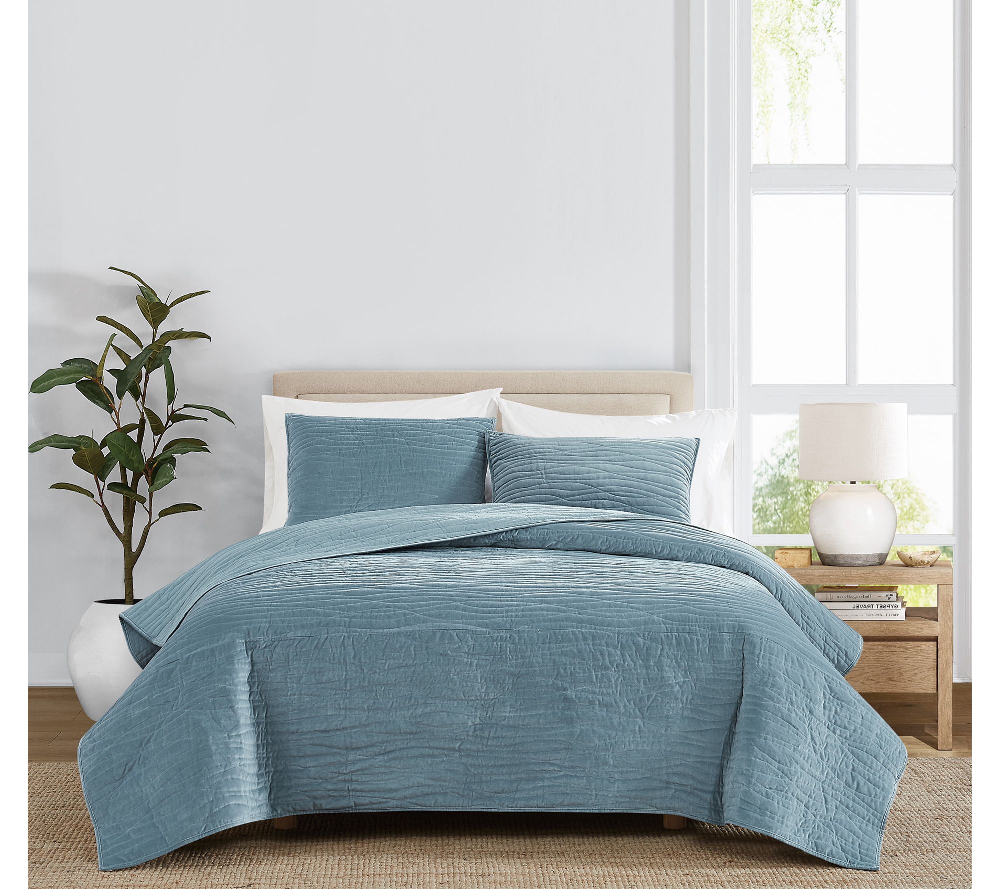 Royal Velvet Wavy Cotton Velvet Full/Queen Quilt Set