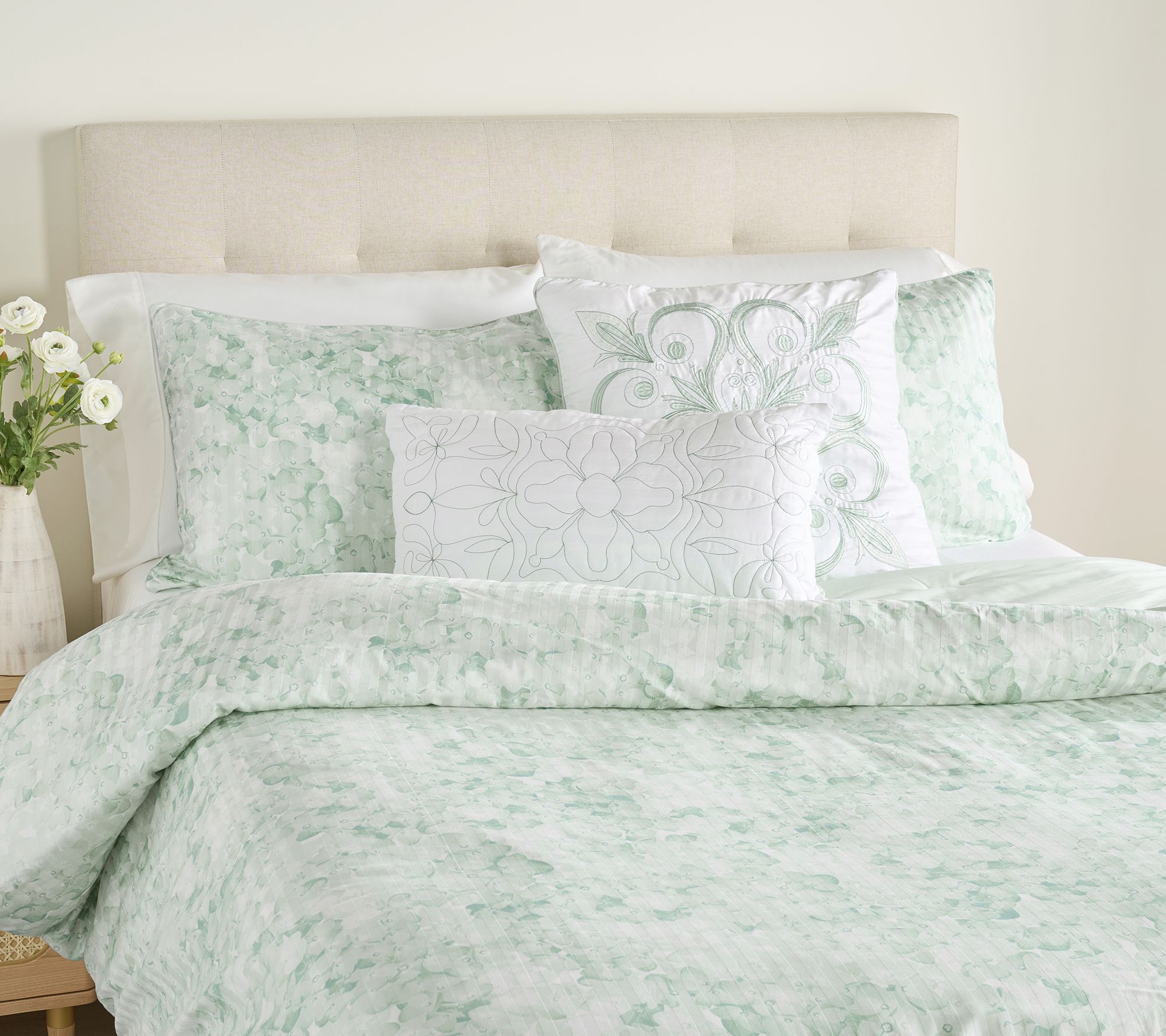 Northern Nights Hydrangea Comforter Set w/ Dec Pillow- Full
