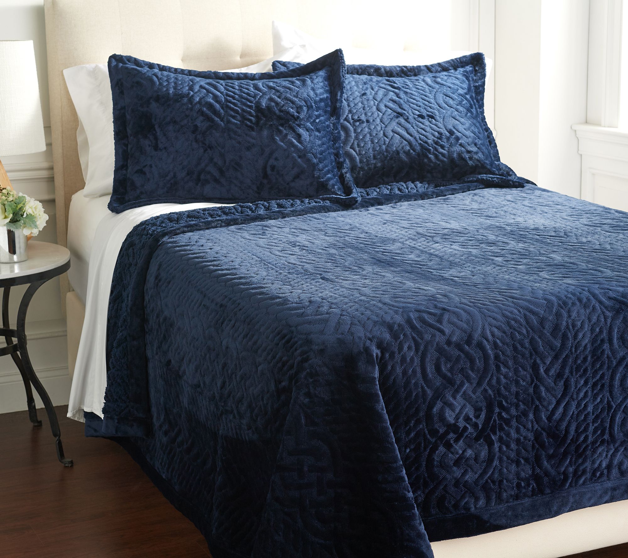 Berkshire 2024 Ultrasonic Cable Textured Comforter rev. Sherpa - Navy (Full) h270875