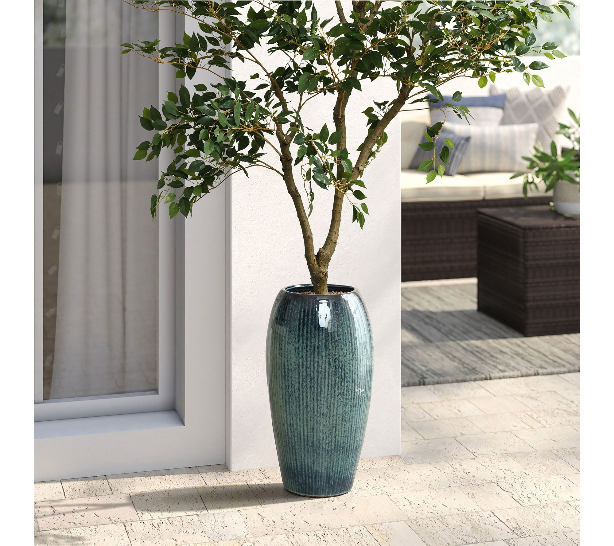 LuxenHome 23" Tall Ceramic Planter, Blue RoundPot