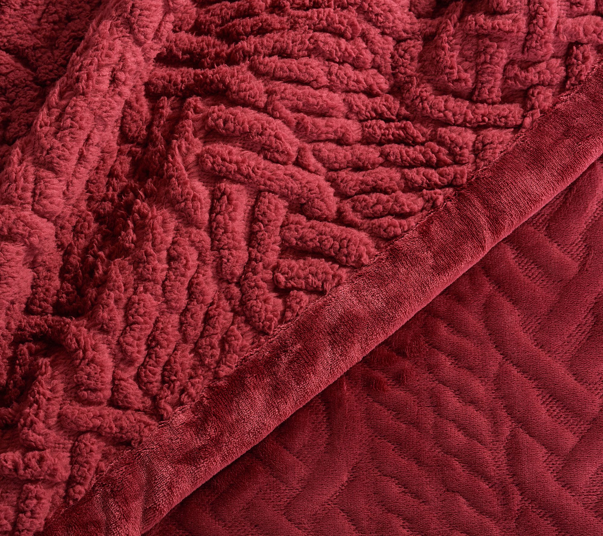 Berkshire Ultrasonic Cable Textured Comforter rev. Sherpa