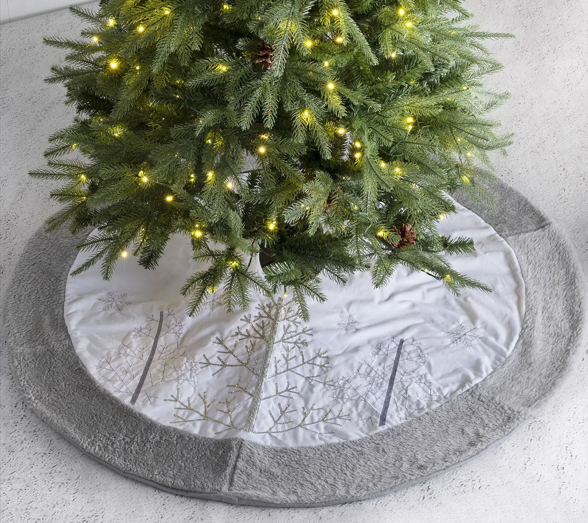 Winter Wonderland Tree Skirt 