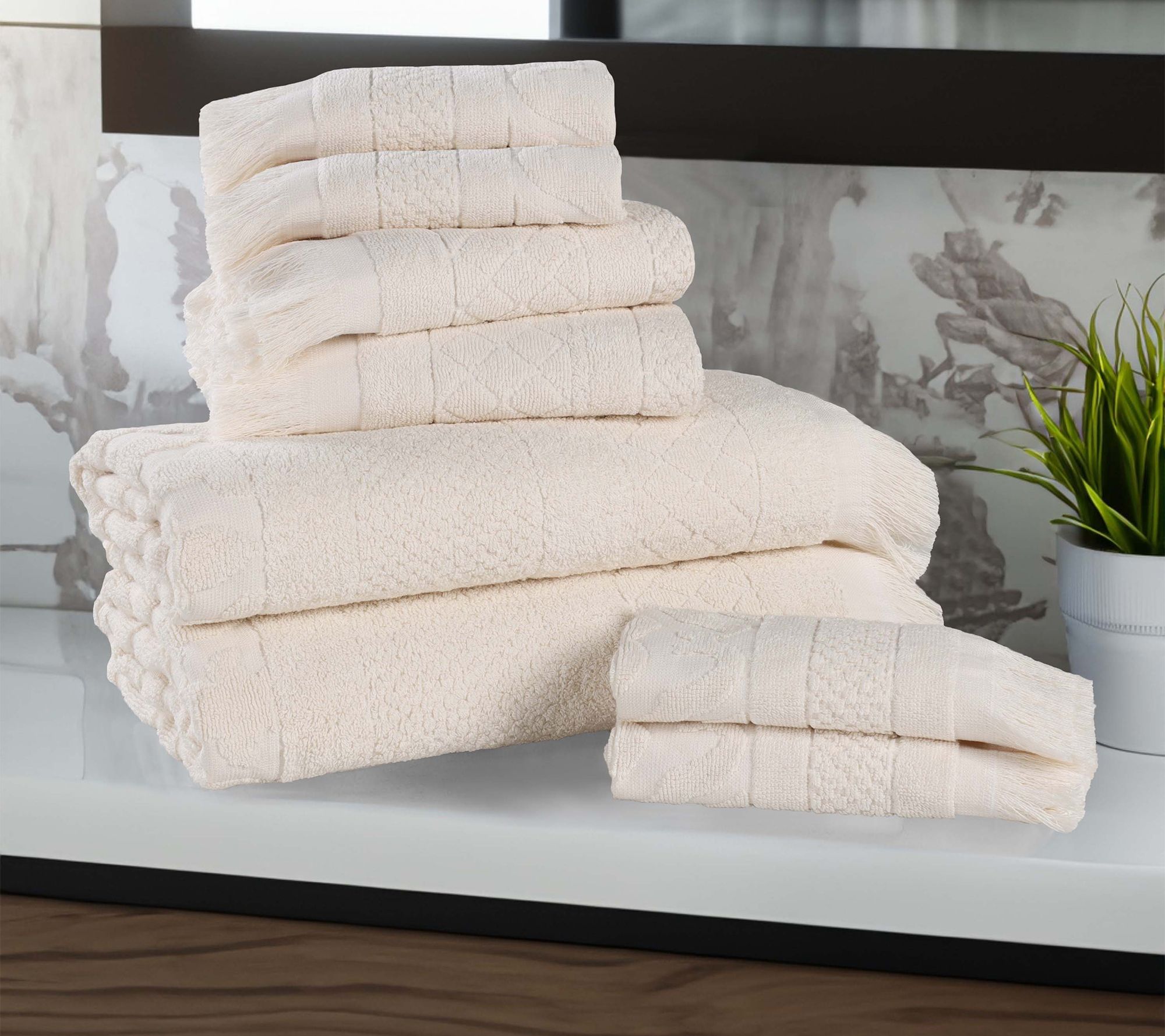 Superior Rolla Cotton Geometric Jacquard 8 Piece Towel Set
