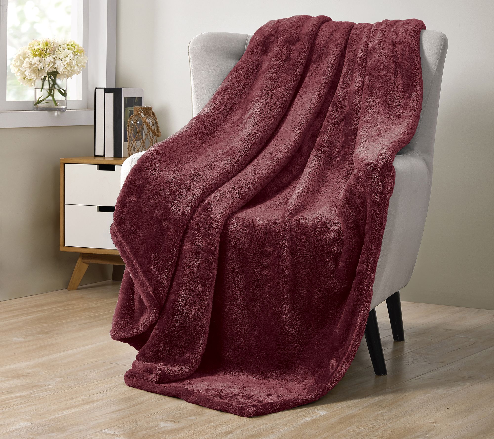 VCNY Home Adrianna High Pile Plush Throw