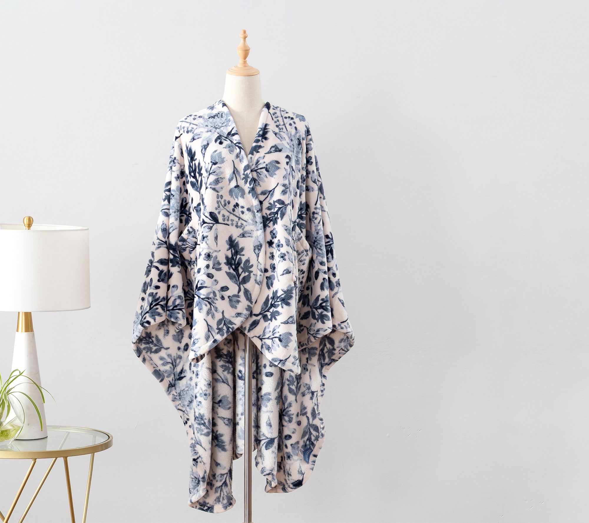  Berkshire Velvetsoft Watercolor Meadow Wearable Throw