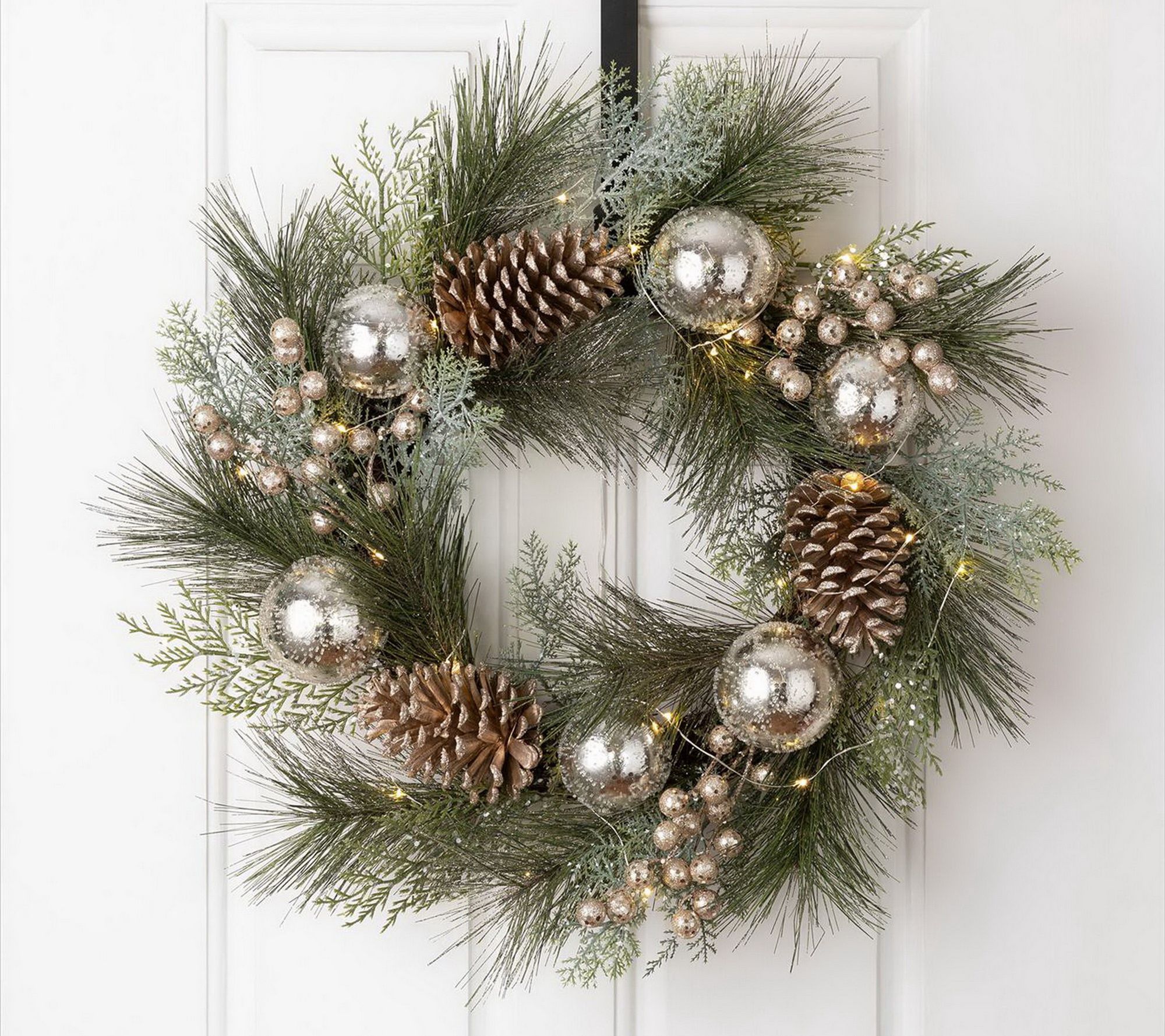 Glitzhome LED PreLit Holly and Berries Christmas Wreath