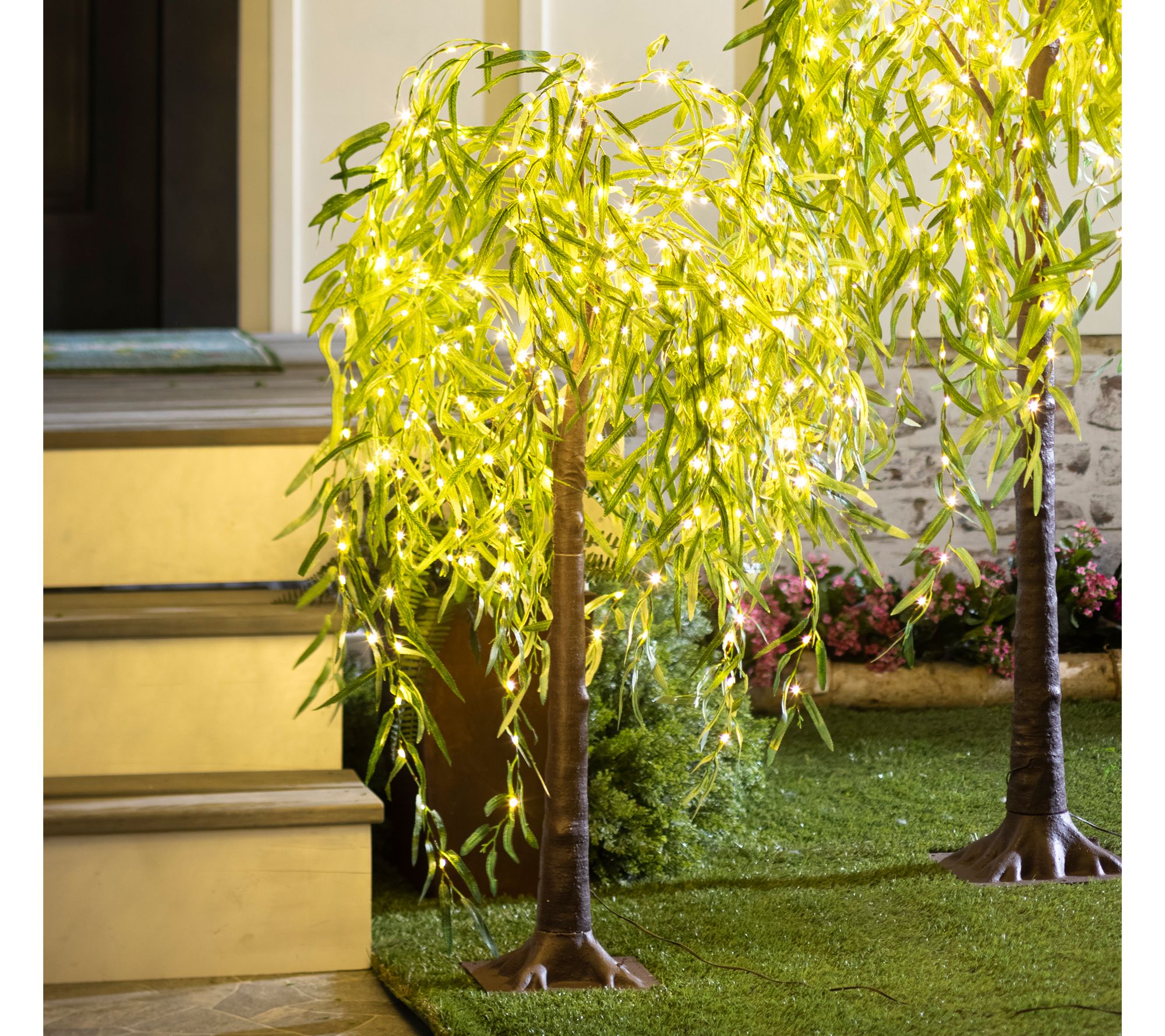 Evergreen Indoor/Outdoor Lighted LED Green Willow Tree 4'