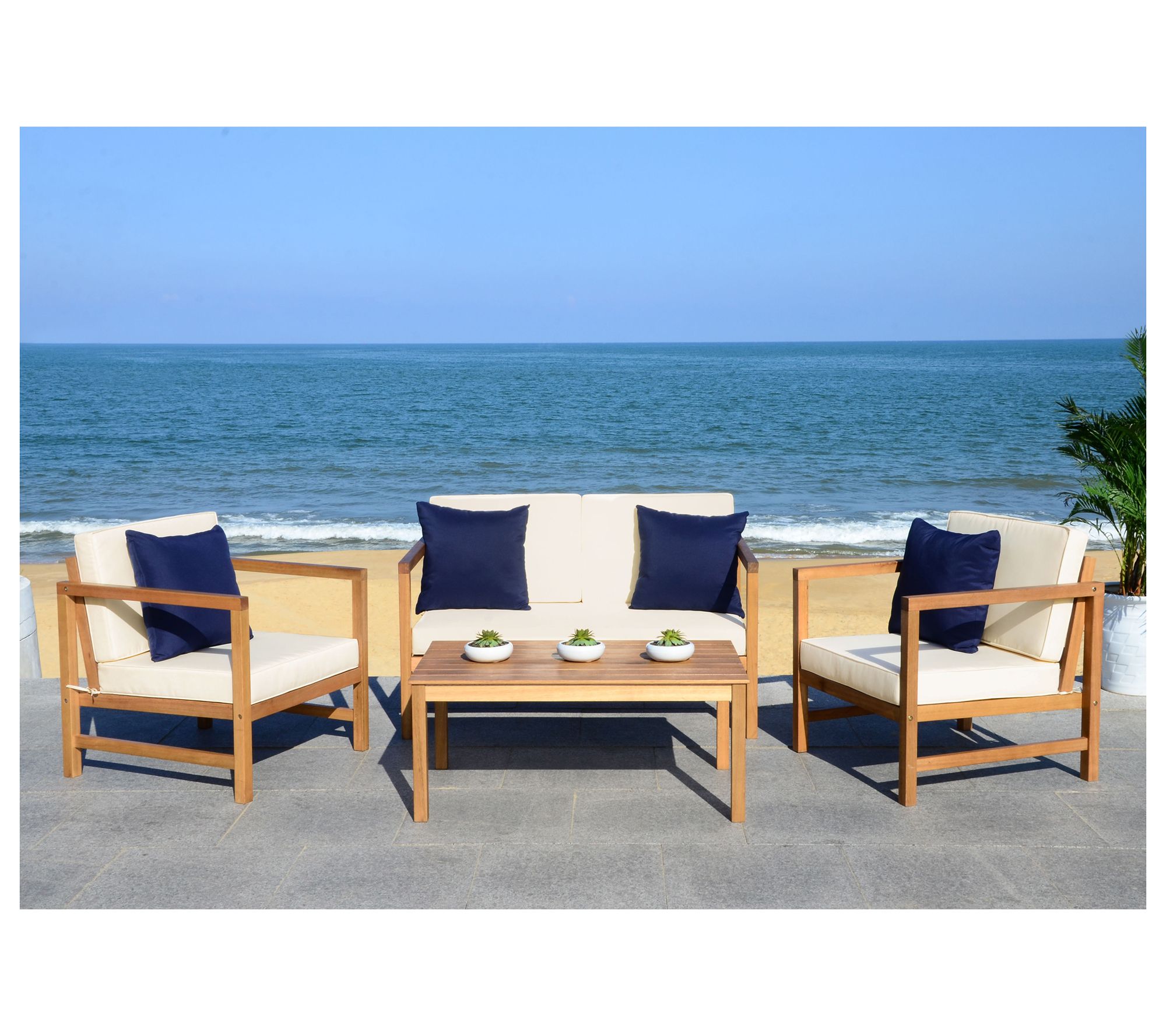 Safavieh Montez 4 Piece Outdoor Set With AccentPillows