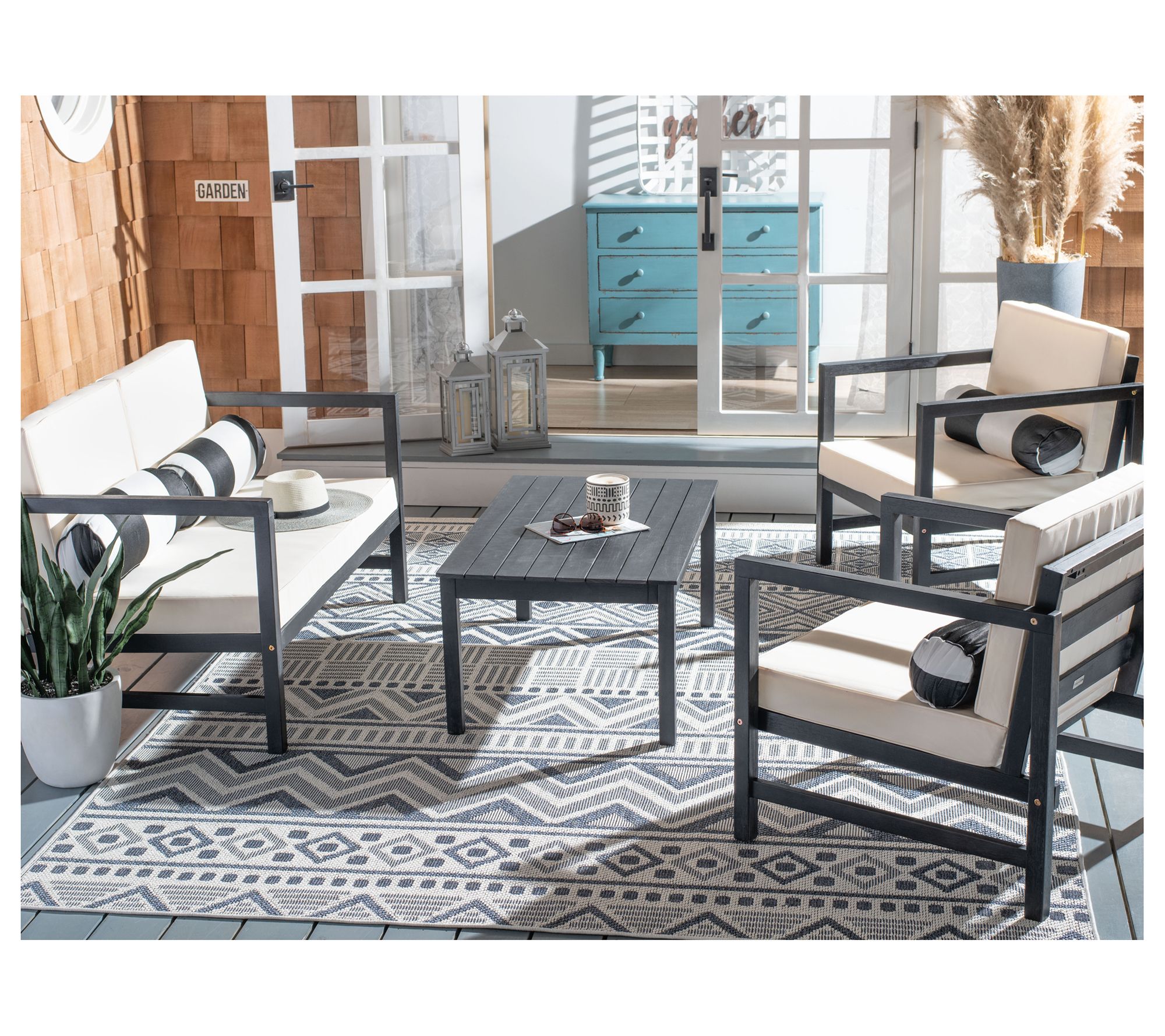 Safavieh Montez 4 Piece Outdoor Set With AccentPillows