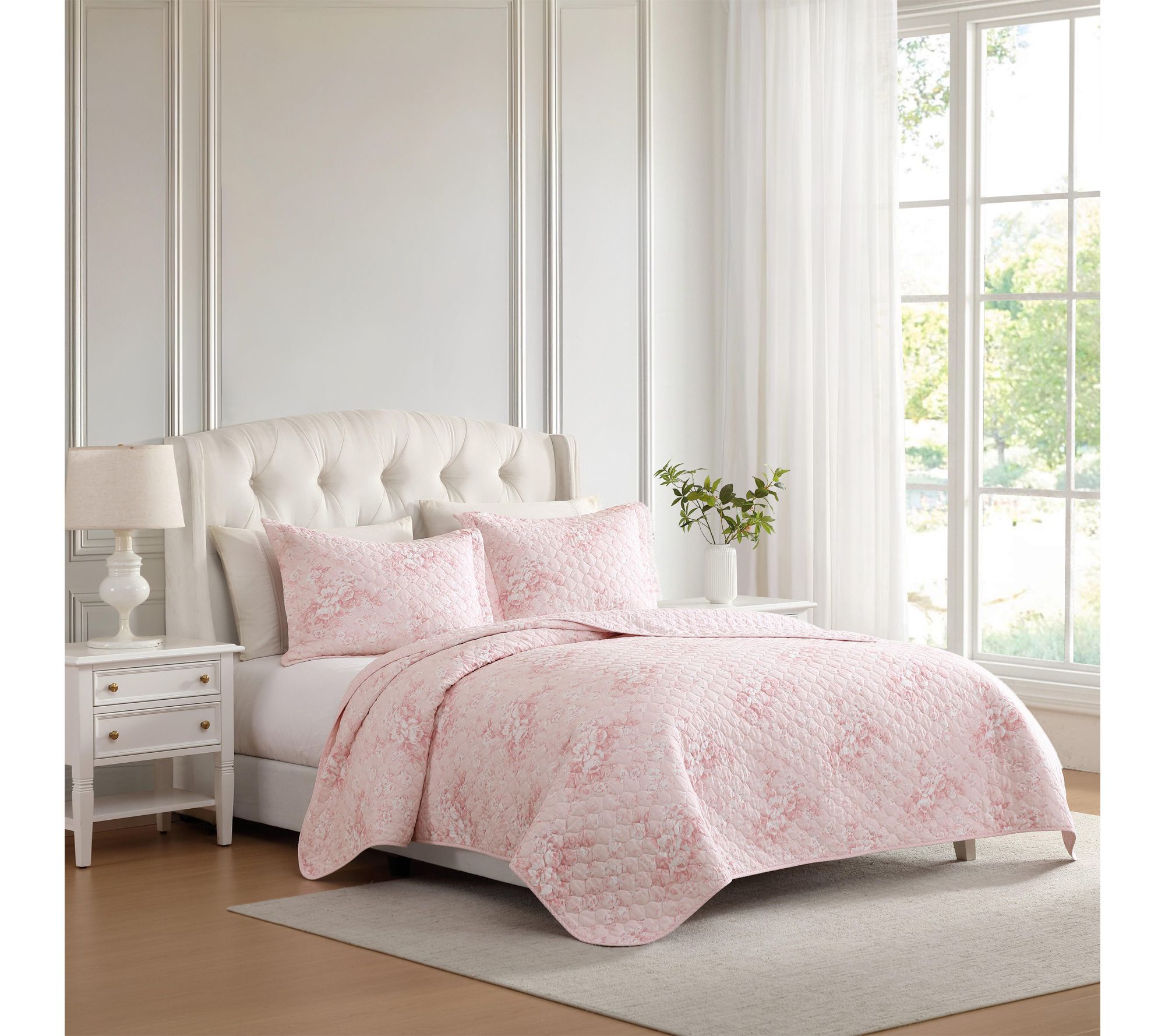 Laura Ashley Toile Delightful Pale Pink CottonQueen Quilt Set