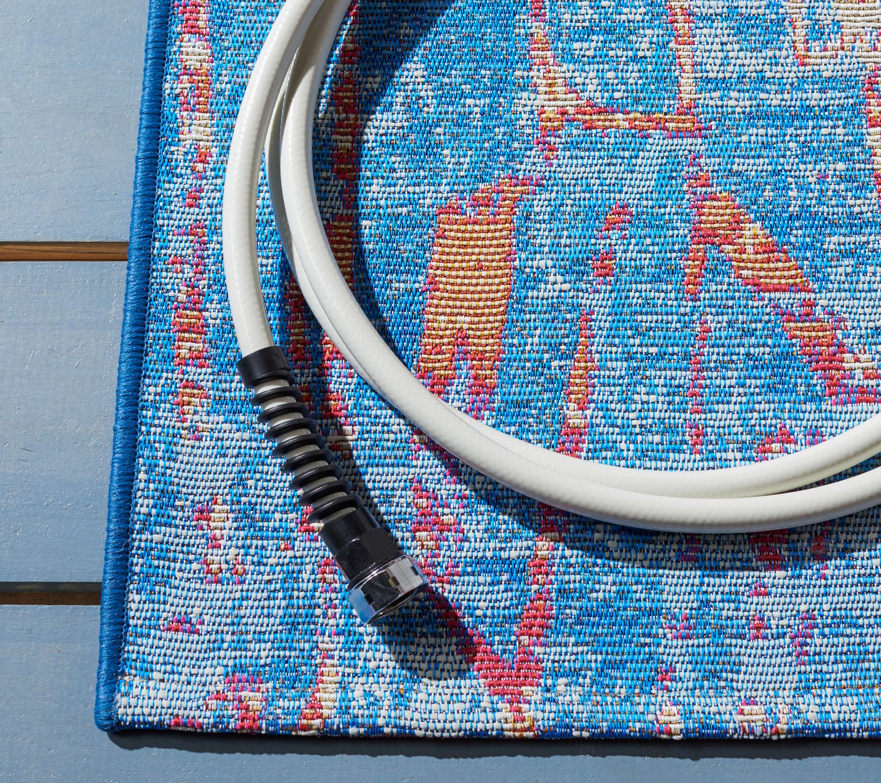 Safavieh Summer 408 Outdoor 6'7" x 6'7" Square Rug