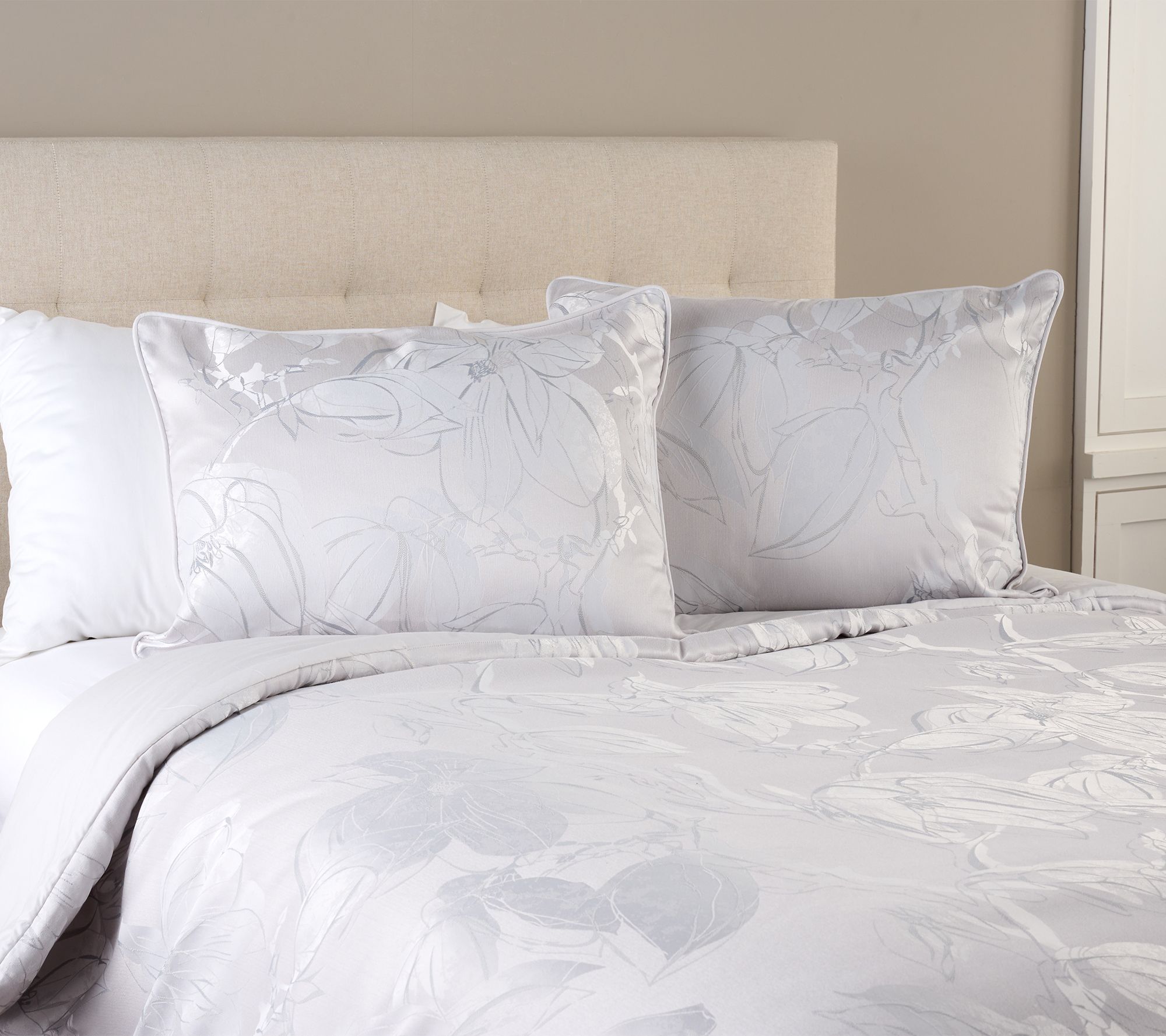 Northern Nights Layered Floral Jacquard Comforter & Sham Set- Queen