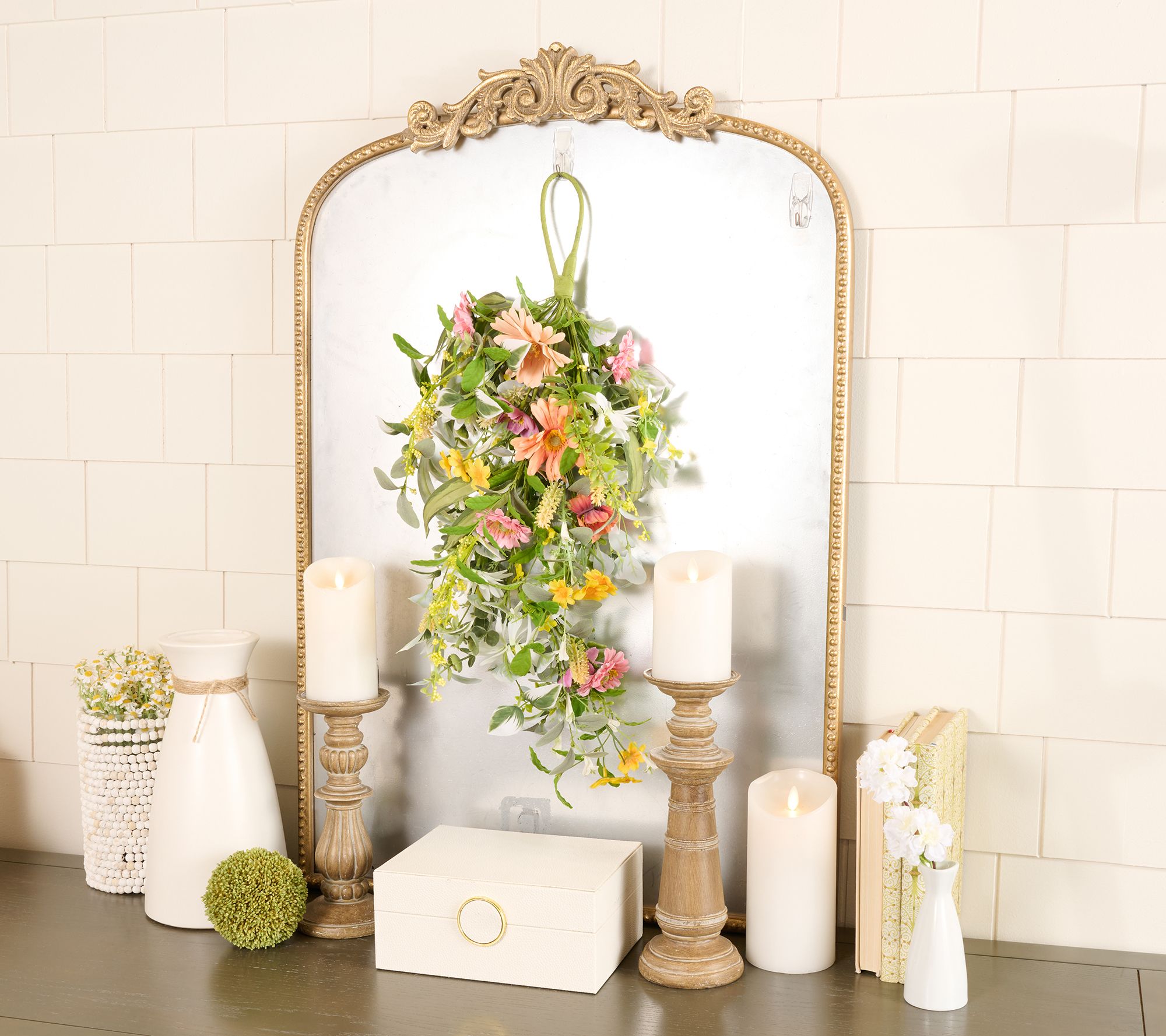 "As Is" Everything's Coming Up Daisies 27" Teardrop- Val