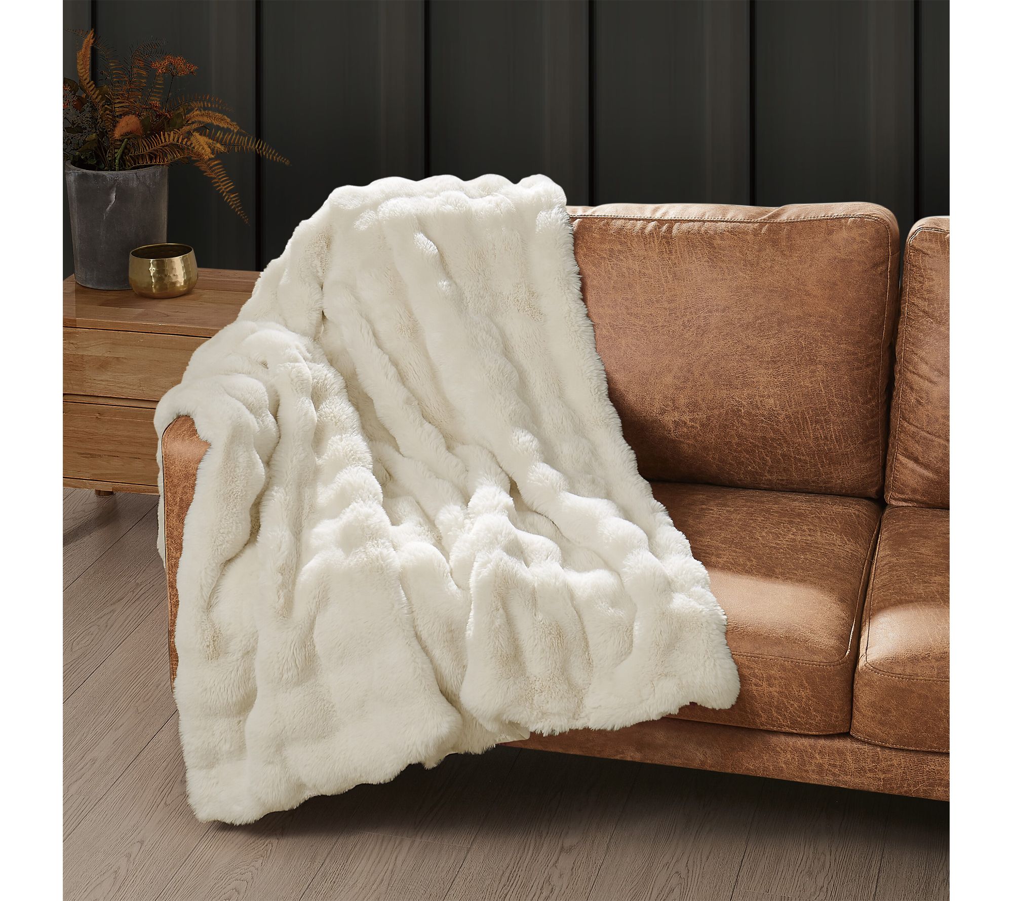 Frye Bubble Rabbit Faux Fur 50x70 Throw