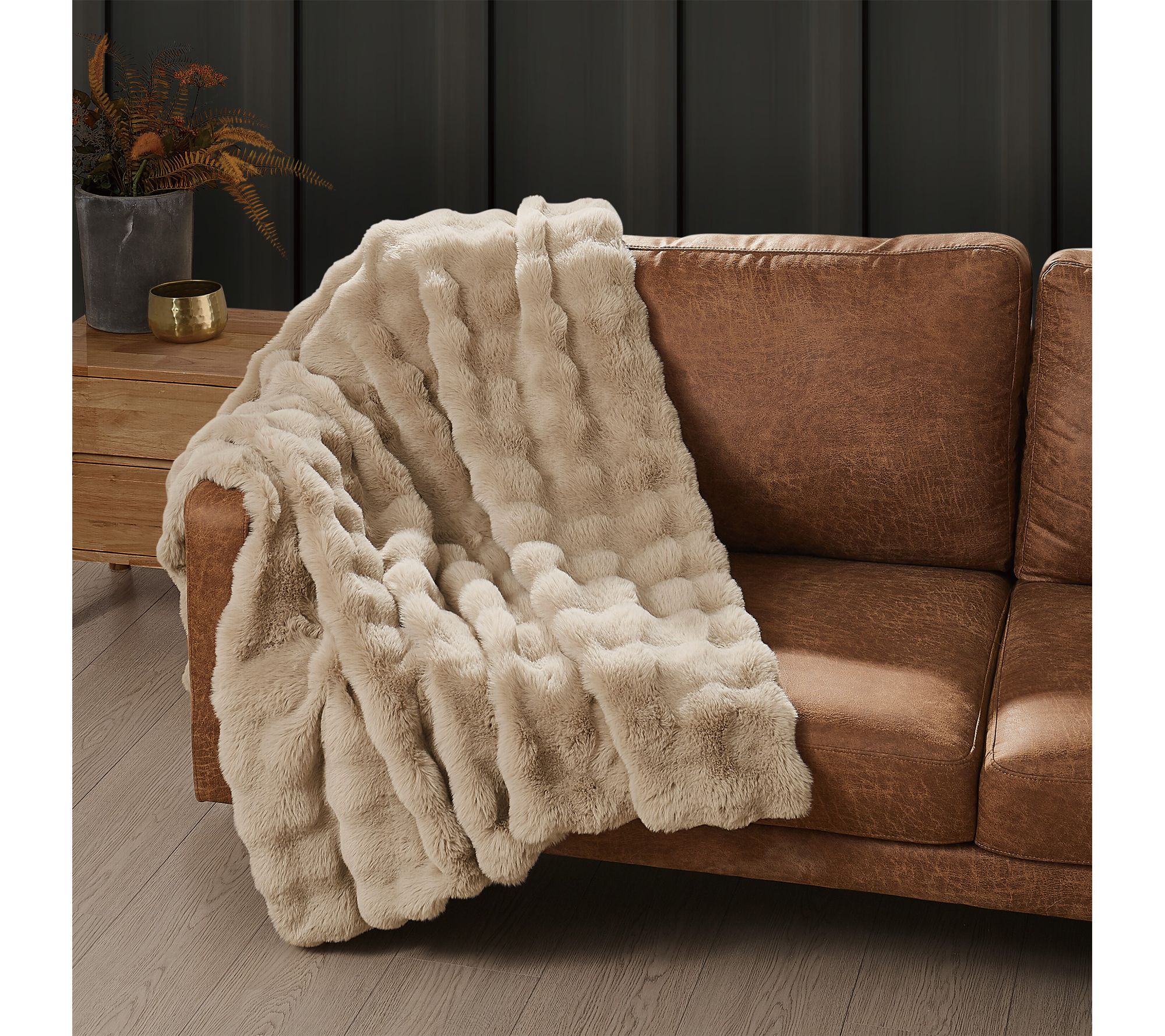 Frye Bubble Rabbit Faux Fur 50x70 Throw