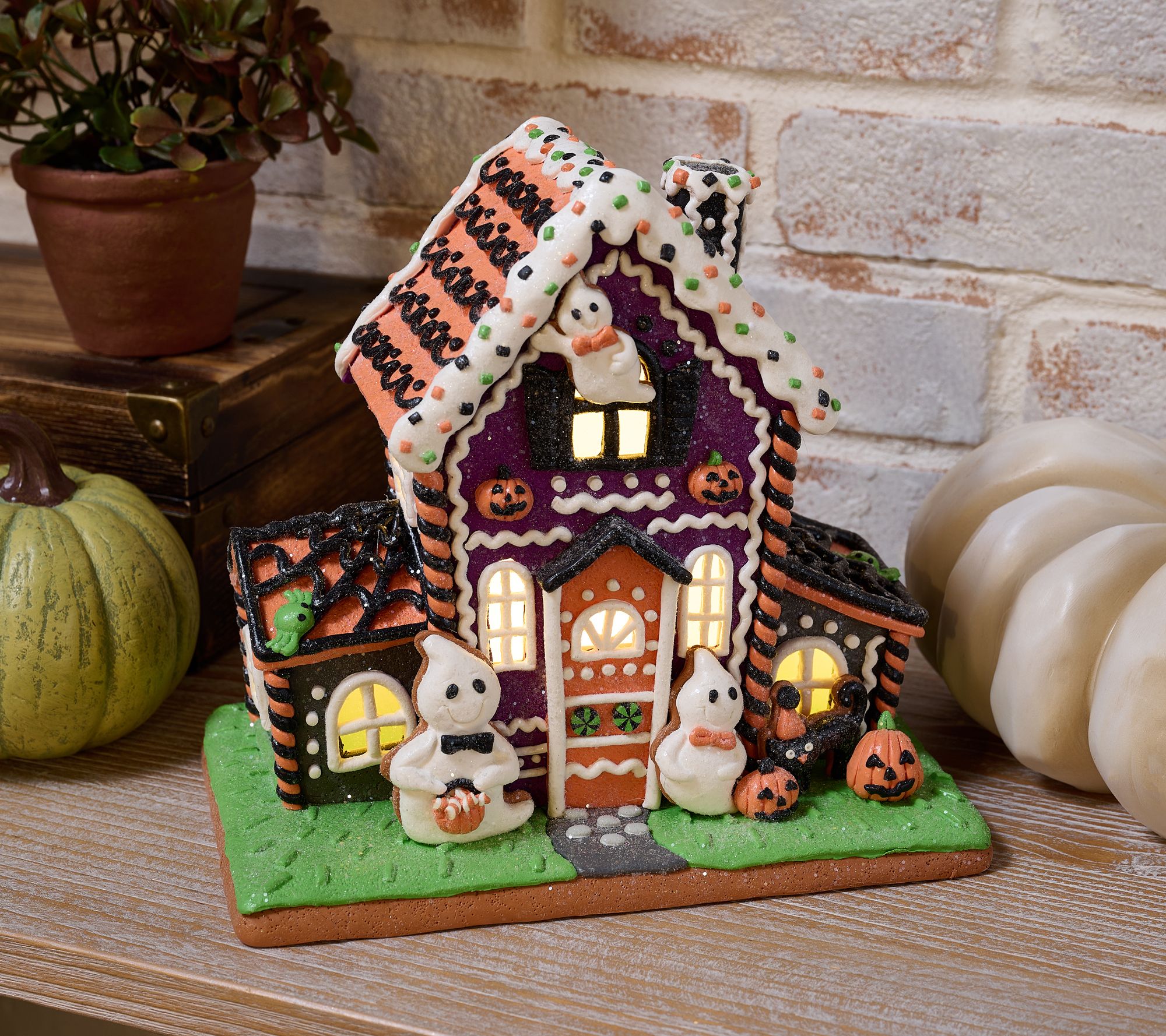 SHWK 9/15 Illuminated Halloween House w/ Ghosts and Pumpkins