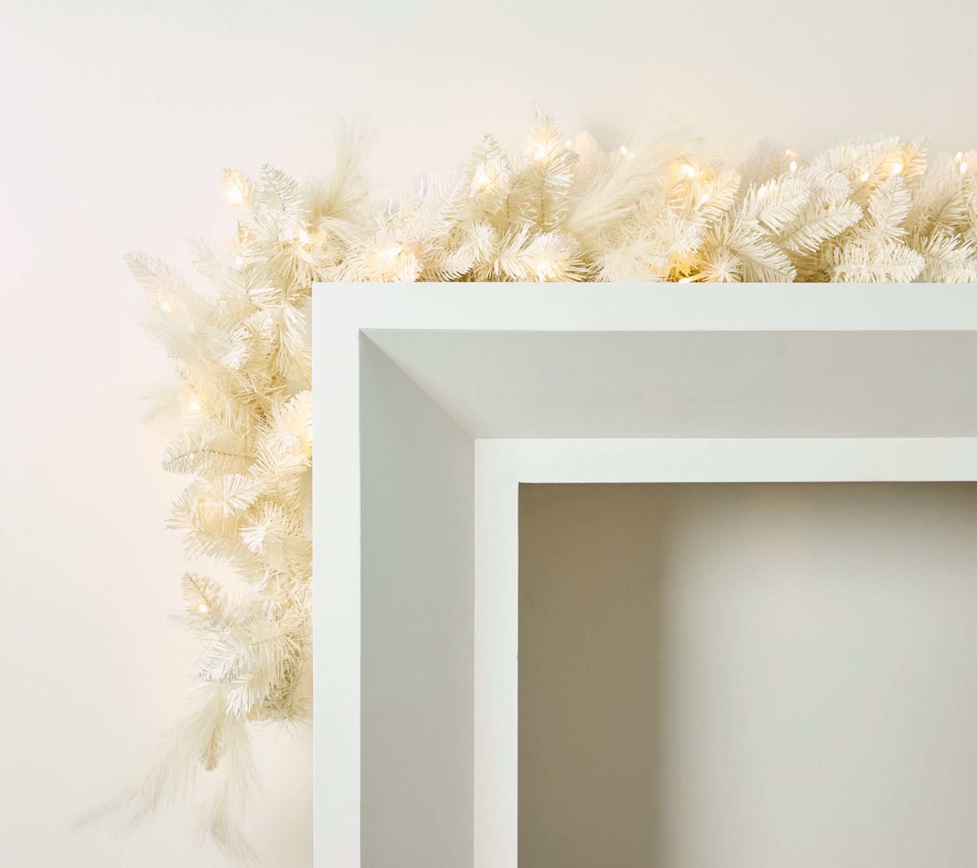 6' Illuminated Indoor/Outdoor Pampas Garland by Kim Gravel