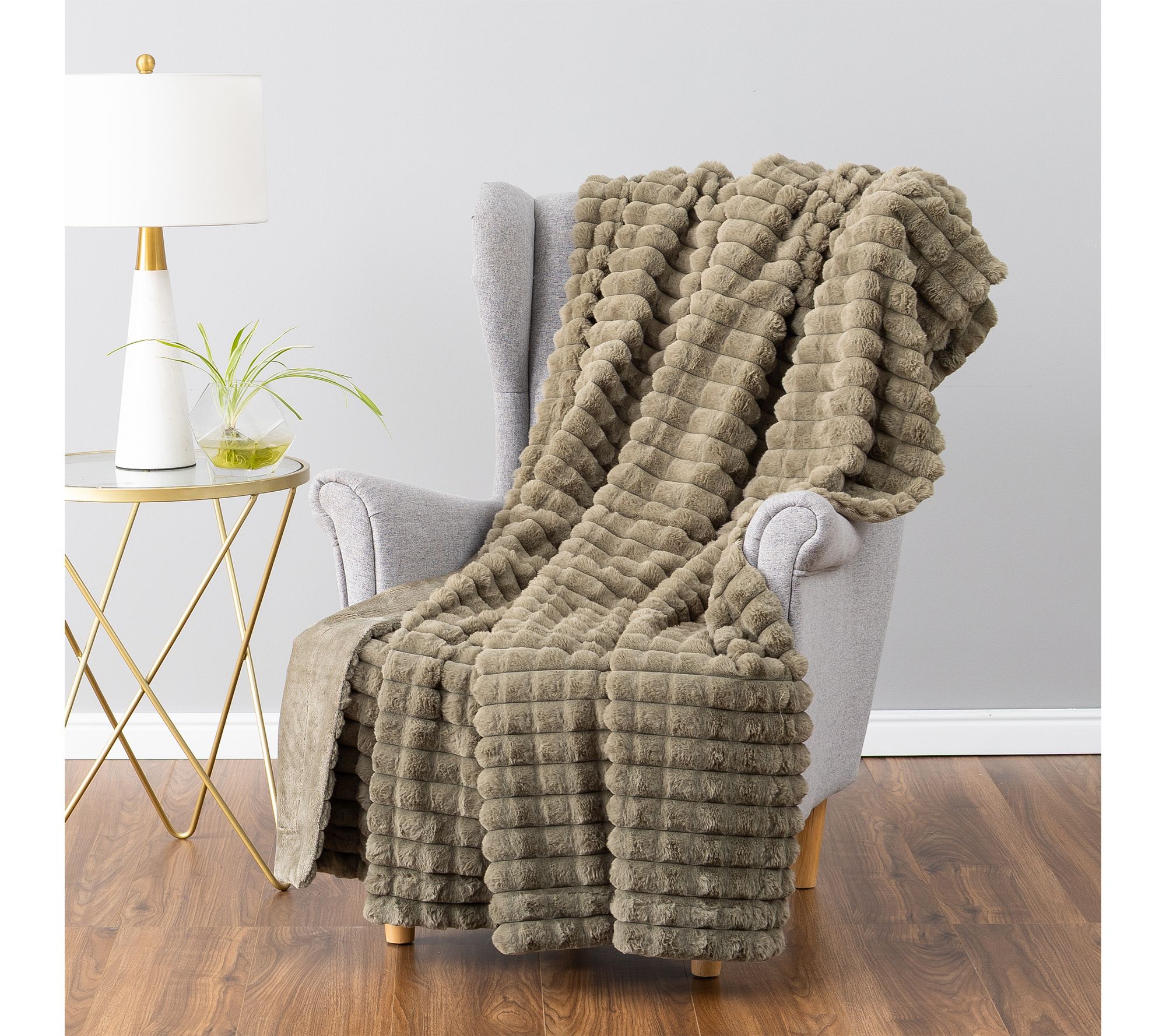 Berkshire Studded Jaquard Grace Fur 60x70 Throw