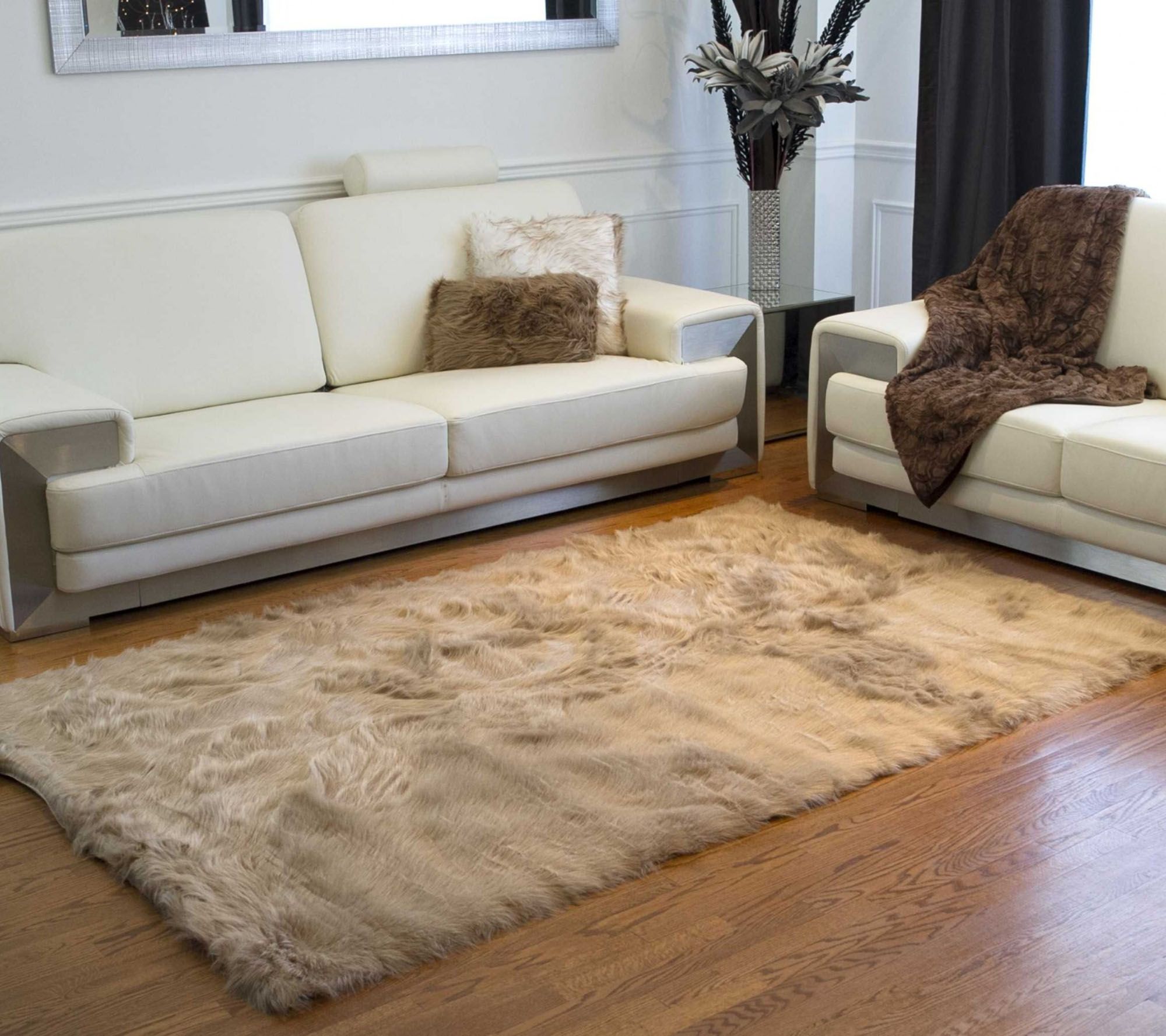 HomeRoots Faux Sheepskin Area Rug 5' x 8'