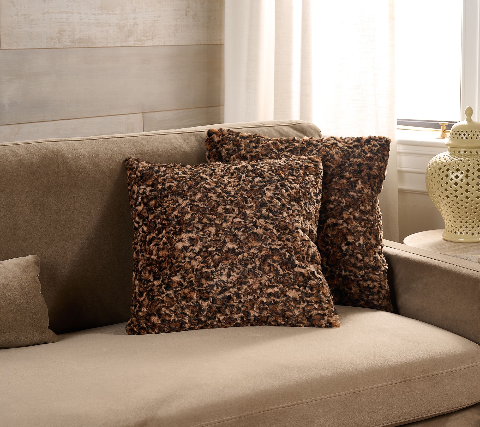 Hotel du Cobb Set of (2) 20" Faux Fur Pillows by Dennis Basso