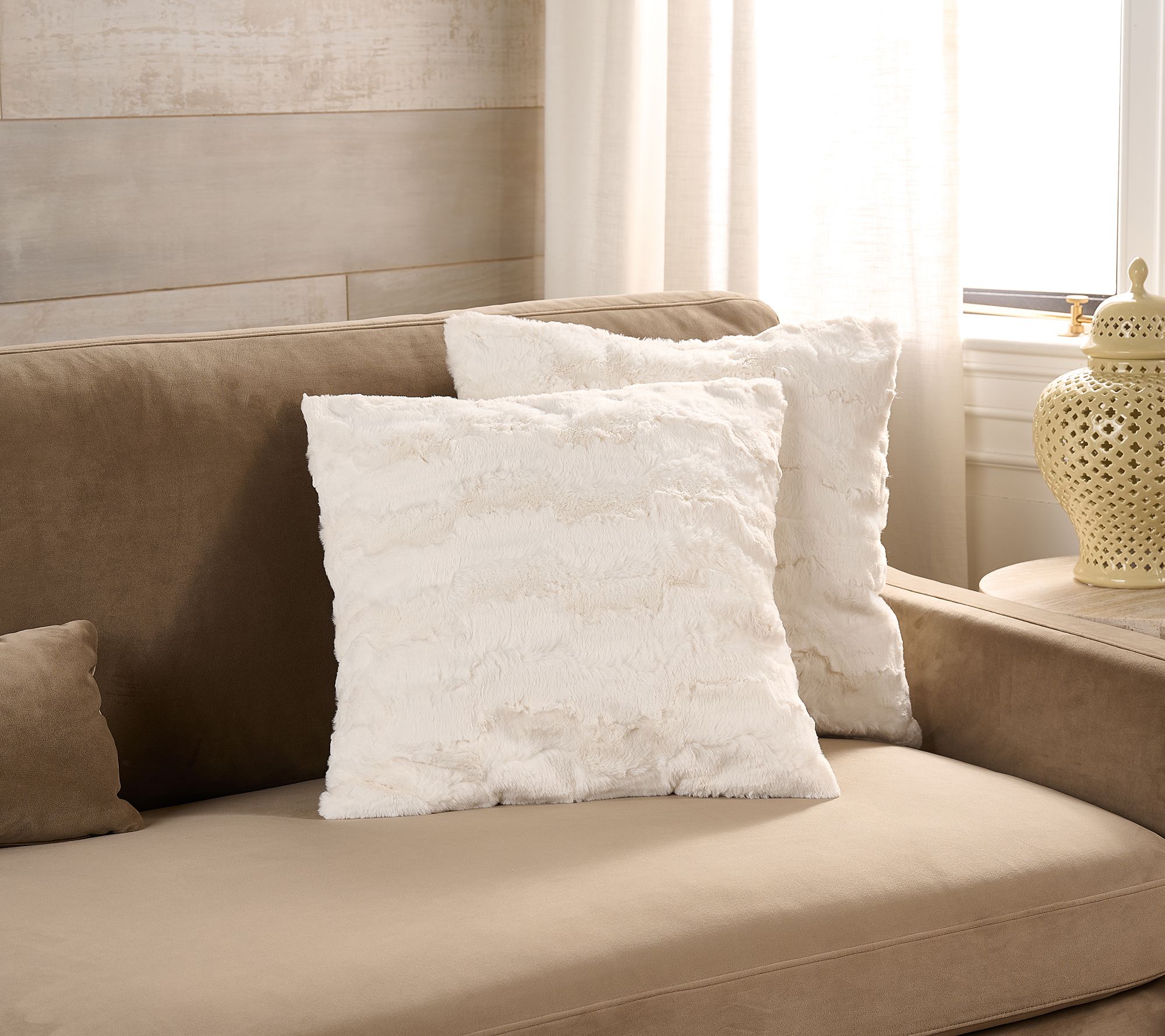 Hotel du Cobb Set of (2) 20" Faux Fur Pillows by Dennis Basso