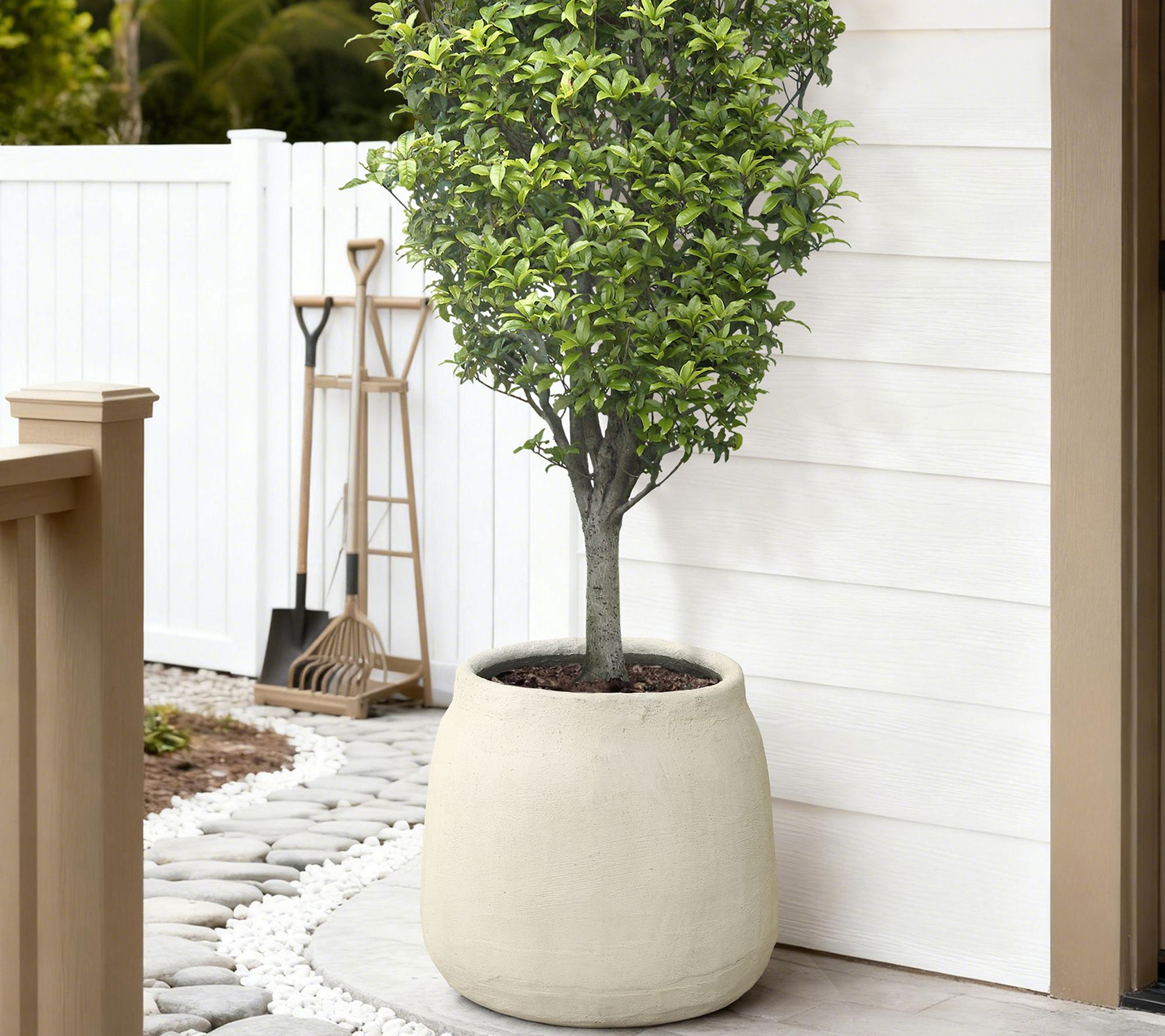 LuxenHome Sahara Stone Planter, 16.1" Cement Pot