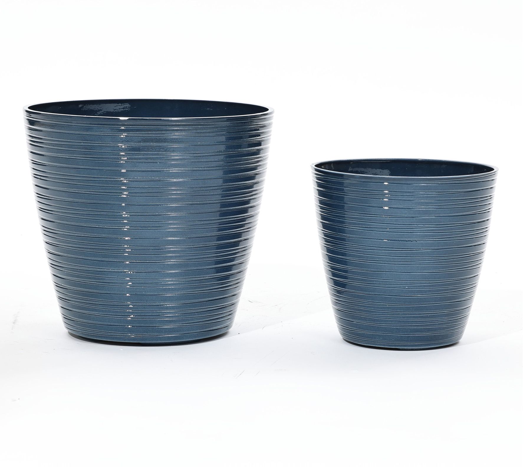 LuxenHome 2-Piece Tapered Round Plastic Planters Set