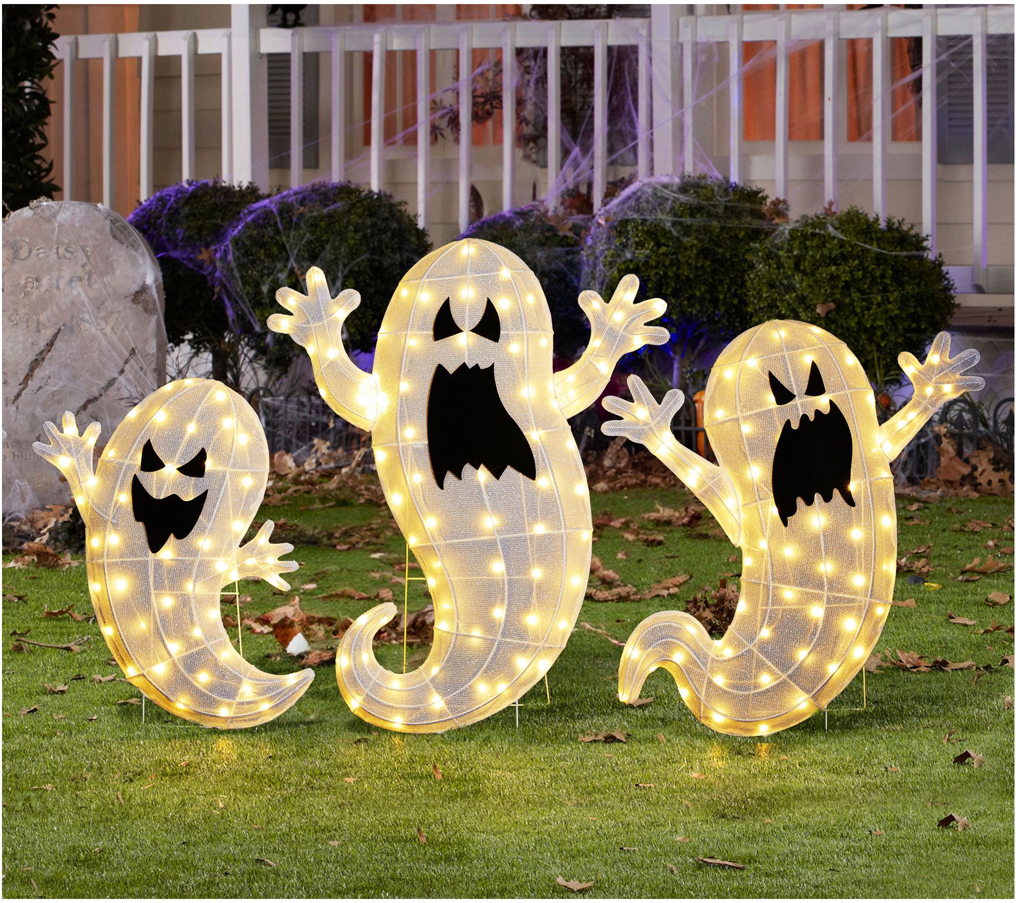 Glitzhome Lighted Halloween Ghosts Family Outdoor Decor S/3