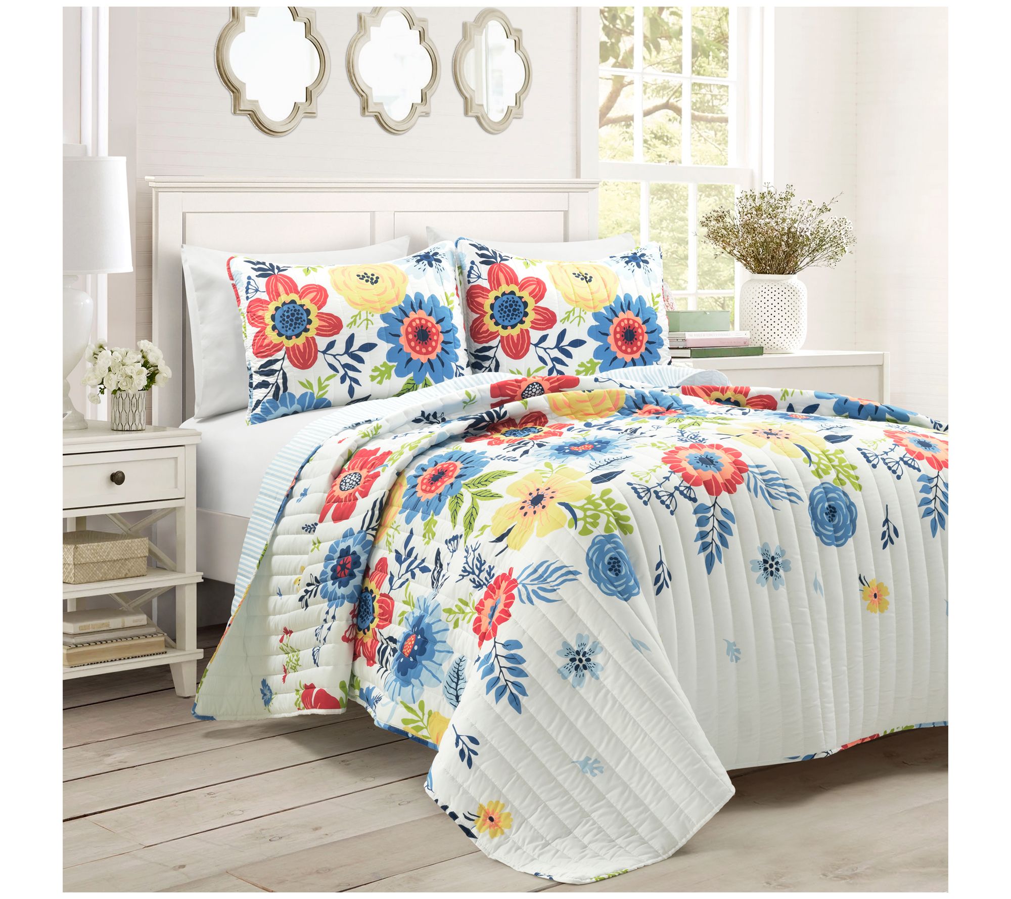 Lush Decor Cottage Core Ariana Flower Quilt Kin