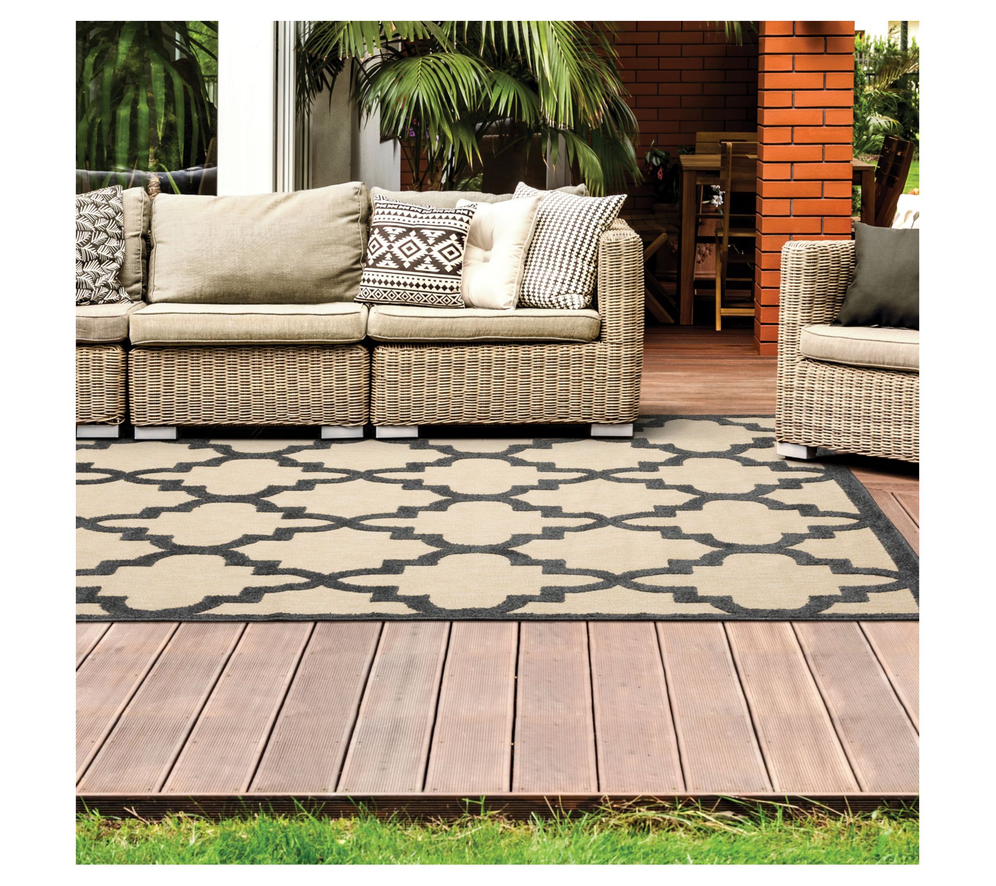 Veranda Living In/Out Gray Geometric Lattice 5'3