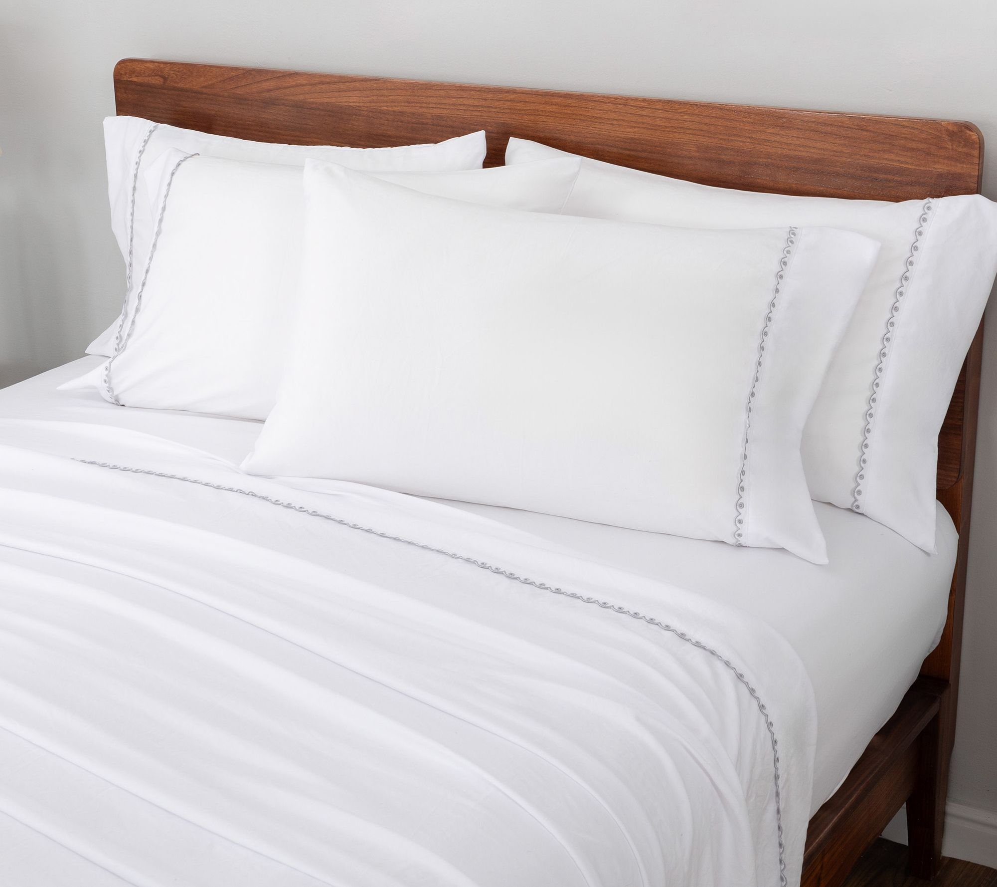 Berkshire Eyelet Embroidered Heritage Wash Sheet Set- Full