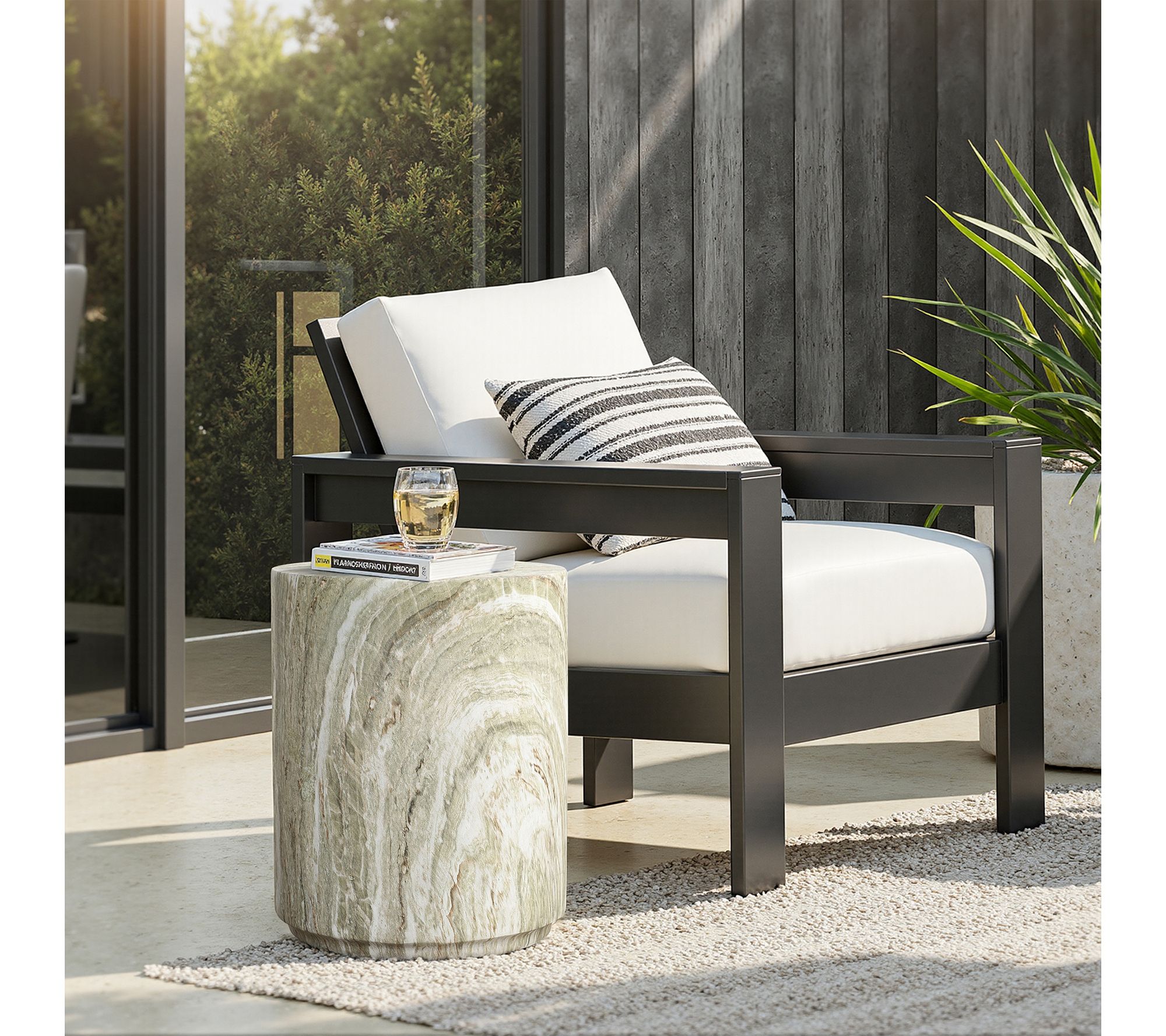 LuxenHome 17.9" Marbled Green and White Round Patio Side Table