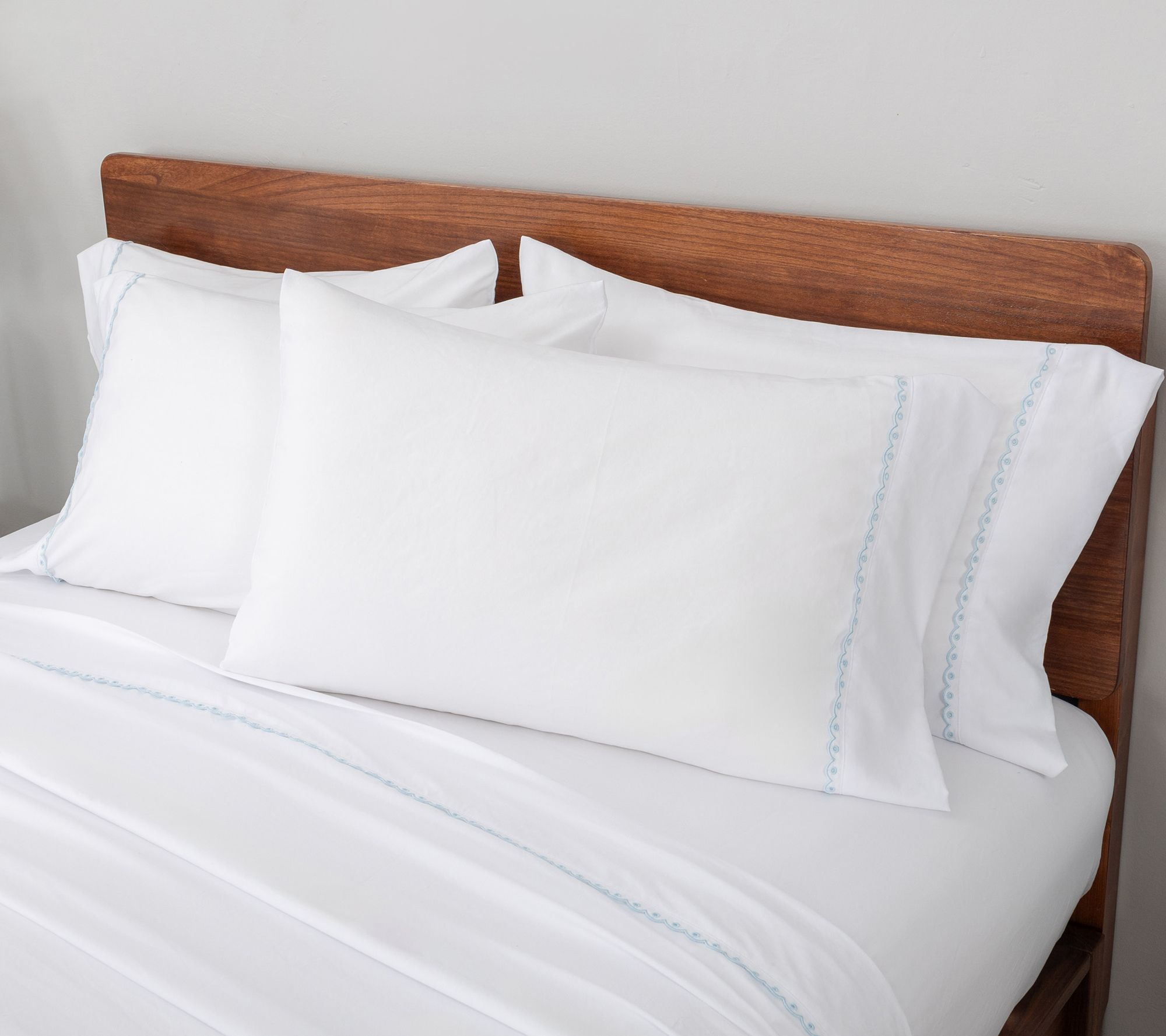 Berkshire Eyelet Embroidered Heritage Wash Sheet Set-Queen
