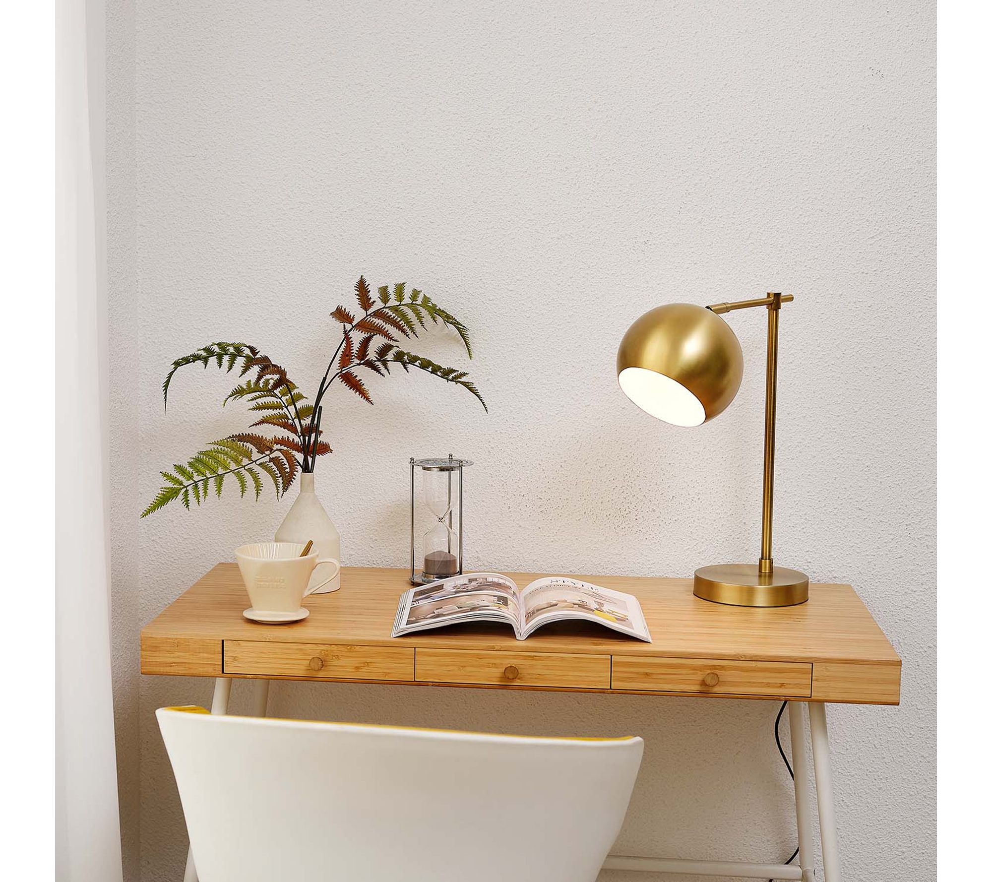 Globe Electric Molly 18" Matte Brass Desk Lampw/ Title 20 LED