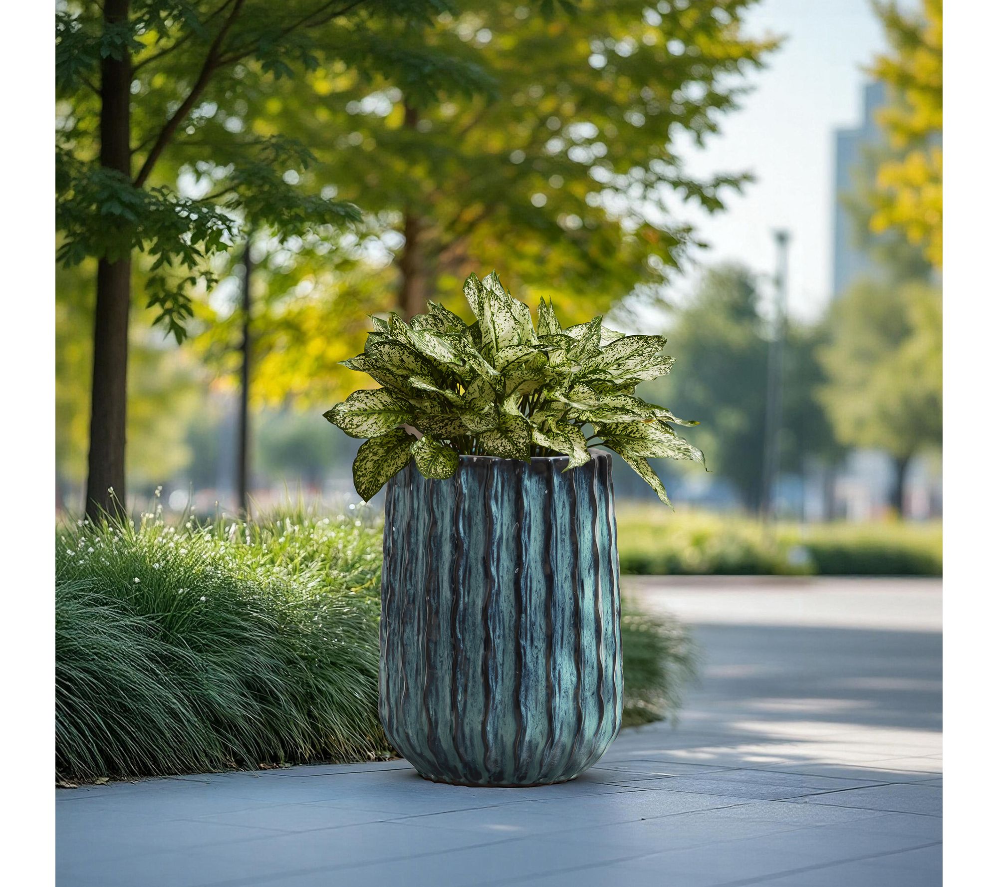 LuxenHome Verdant Rise Ribbed Ceramic Planter,16.8"H Pot