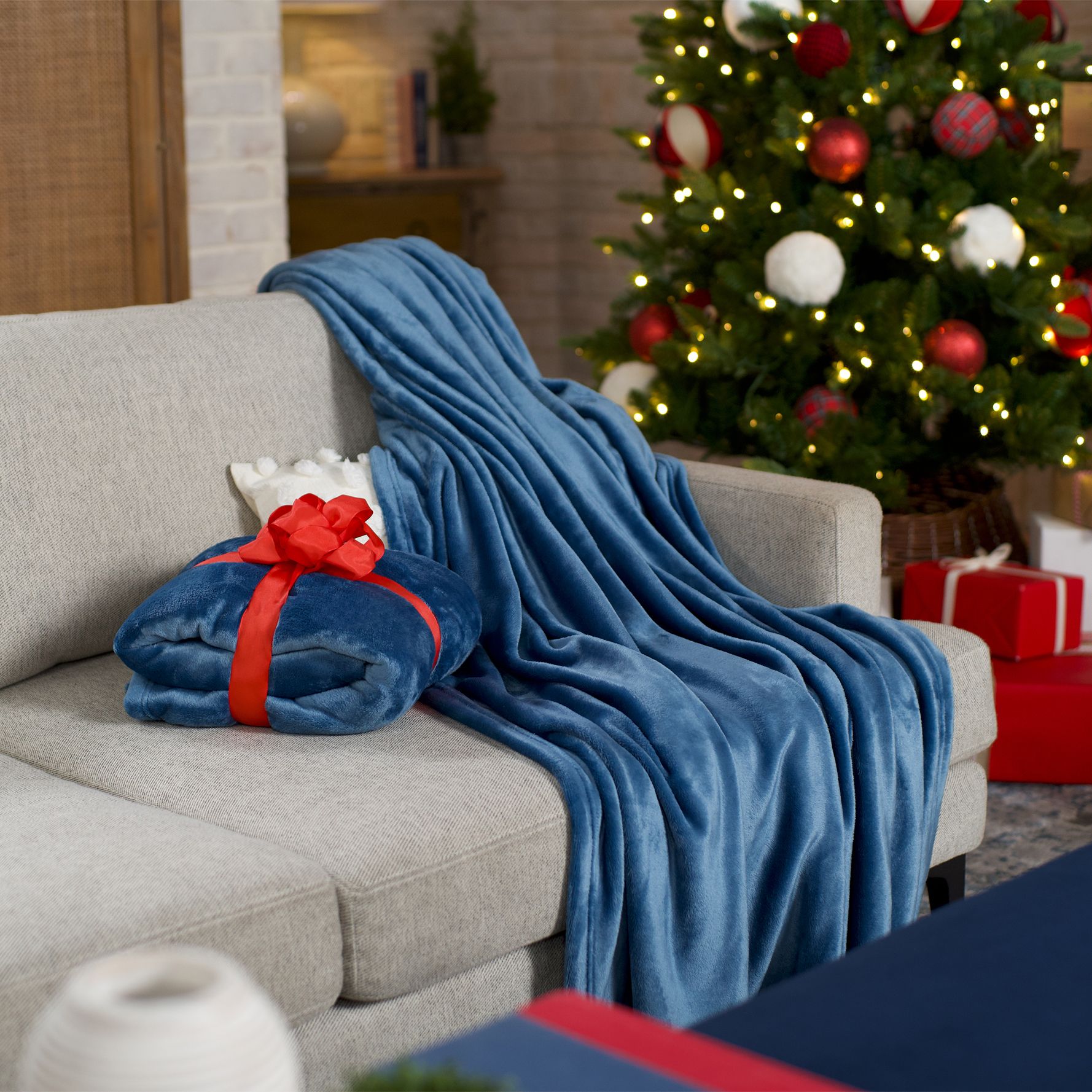 Home Reflections Set of 2 60" x 70" Plush Throws