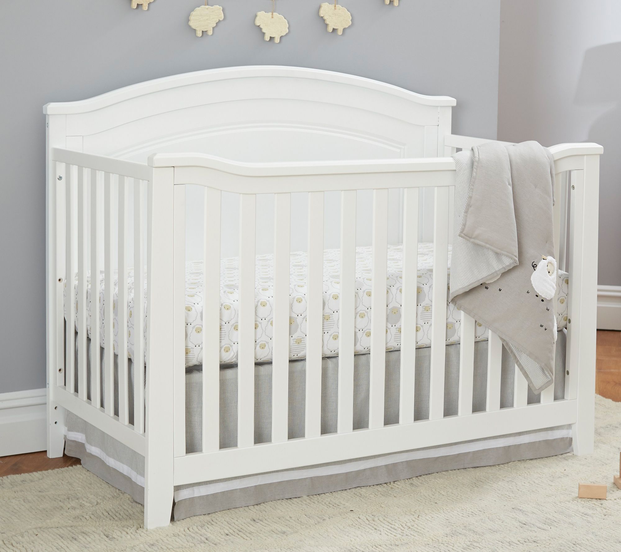 Sorelle Berkley Round Top Panel Crib