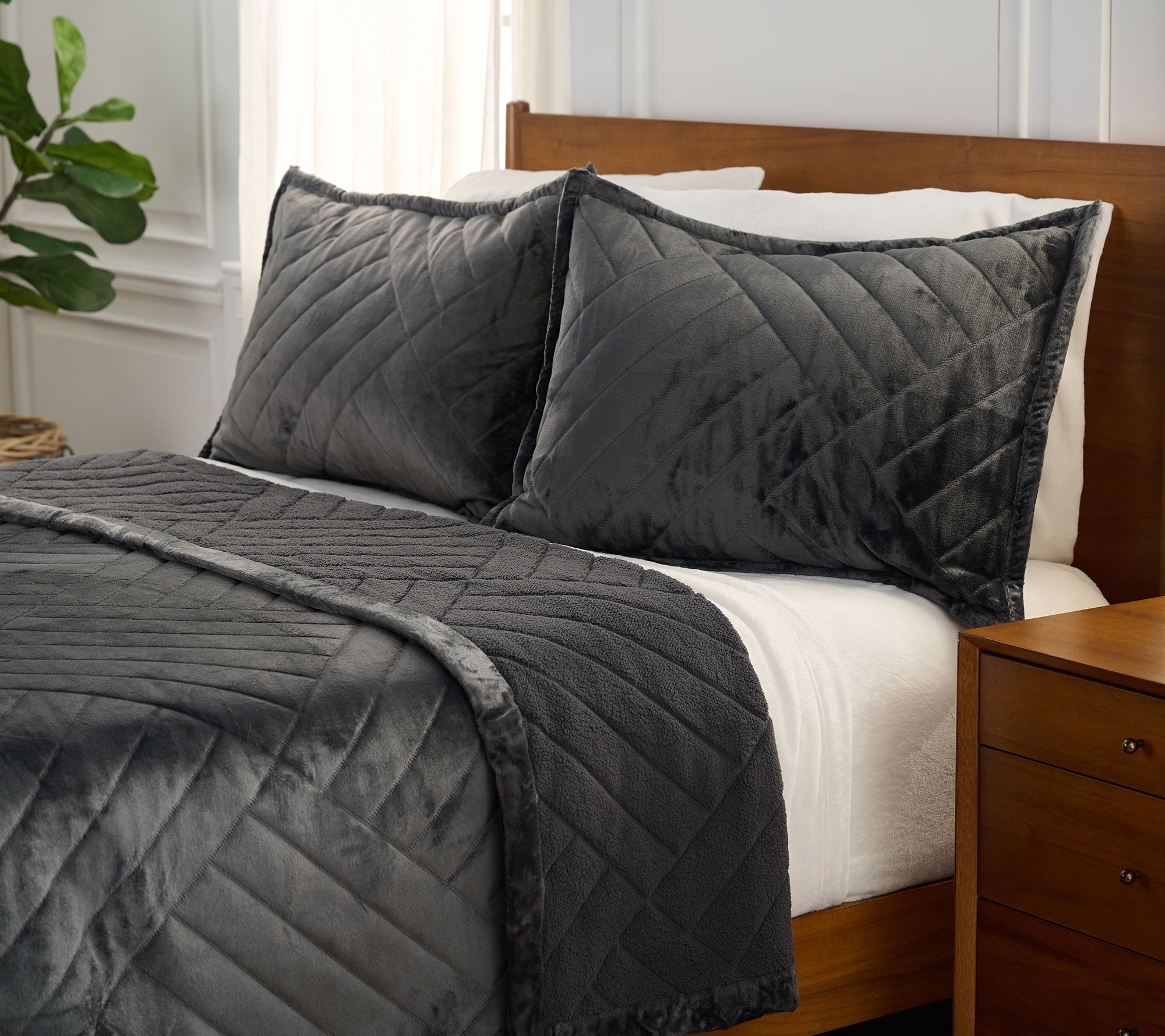 Berkshire Ultrasonic Velvetsoft Reverse Sherpa Coverlet Set-QN