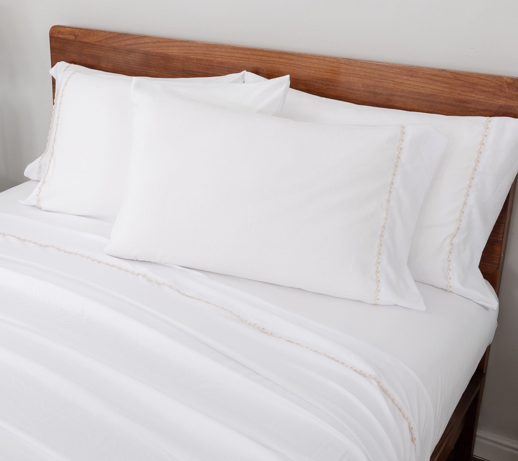 Berkshire Eyelet Embroidered Heritage Wash Sheet Set-CKing