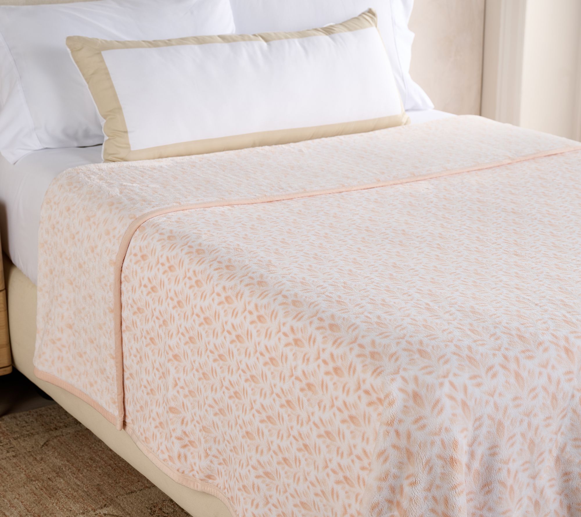 W by Wamsutta Fleur Damask Plush Printed Blanket- Full/Queen